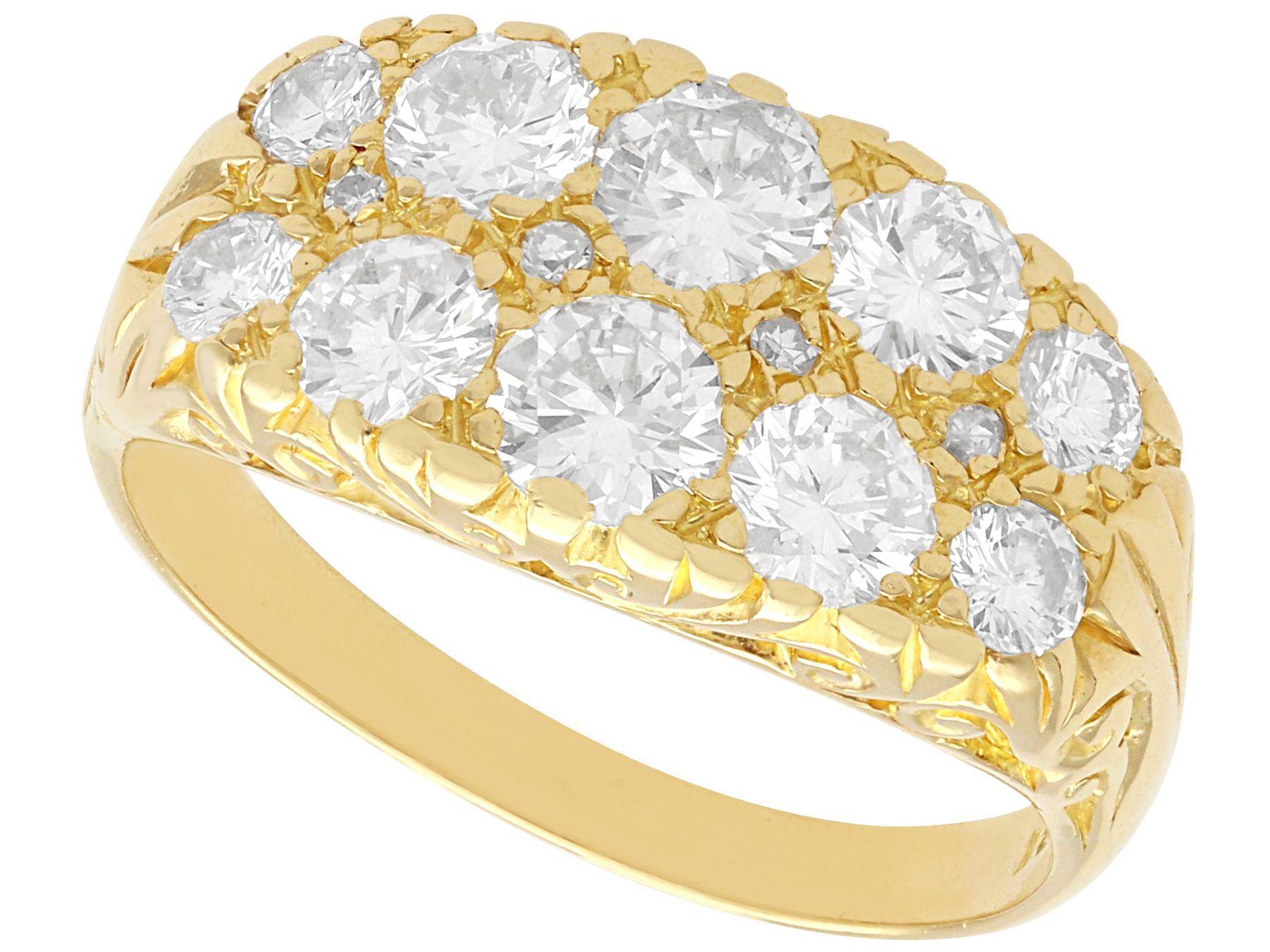 Ein atemberaubender Vintage-Ring aus den 1940er Jahren mit 2,45 Karat Diamanten und 18 Karat Gelbgold; Teil unserer vielfältigen Diamantschmuck- und Nachlass-Schmuckkollektionen

Dieser atemberaubende, feine und beeindruckende Vintage-Diamantring
