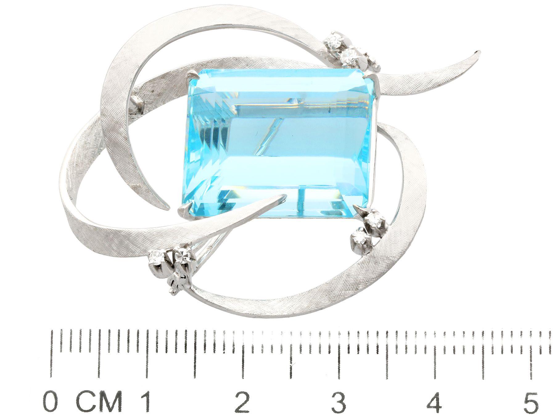 Vintage 24.67 Carat Aquamarine and Diamond and White Gold Brooch For Sale 1