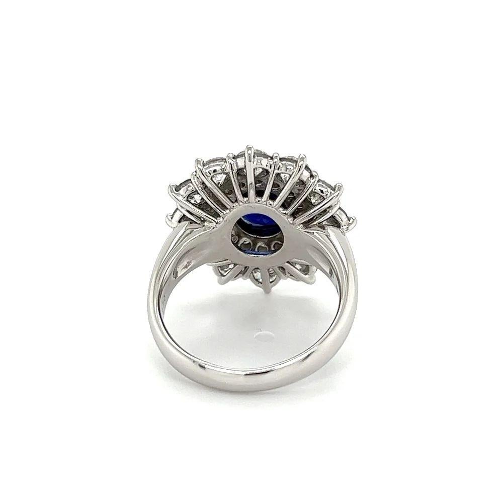 Vintage 2.49 Carat Oval GIA Sapphire and Diamond Platinum Ring In Excellent Condition For Sale In Montreal, QC