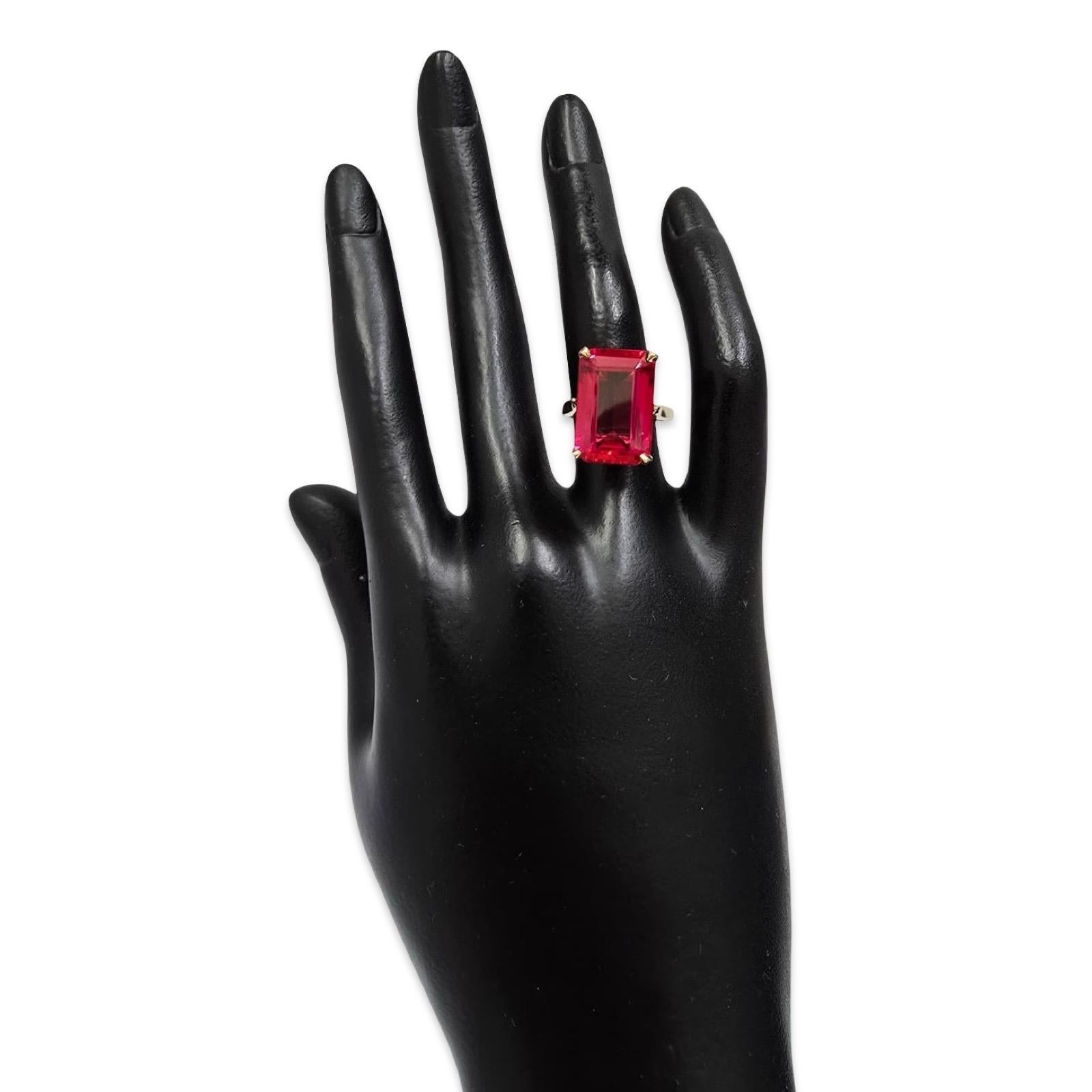 Taille émeraude Vintage 24ct Emerald-Cut Ruby-Red Gemstone Ring, Bold Statement Cocktail Ring en vente