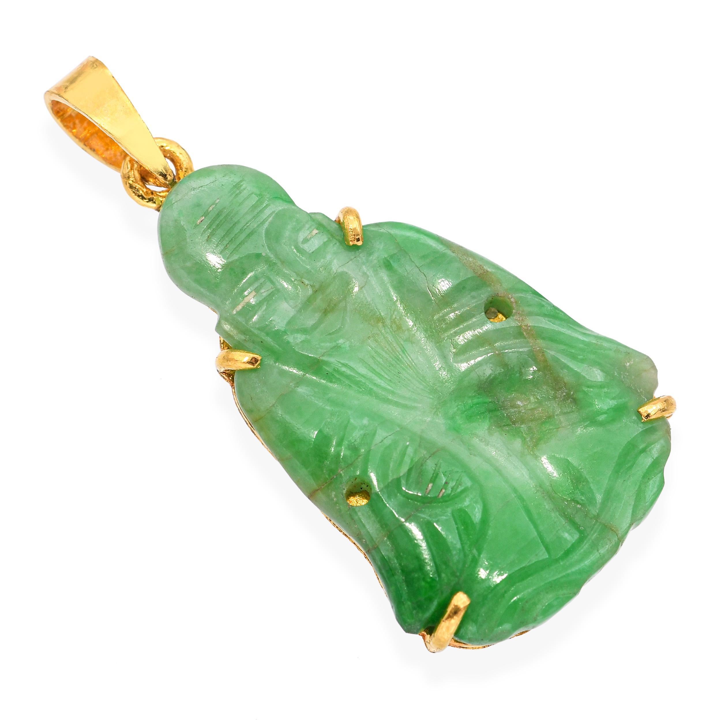 Pendentif vintage en or jaune 24k et jade sculpté Bon état - En vente à New York, NY