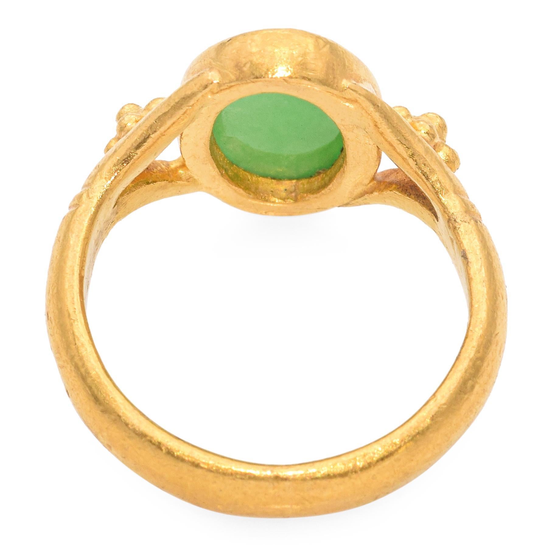 Vintage 24k Yellow Gold Green Jade Ring Bon état - En vente à New York, NY