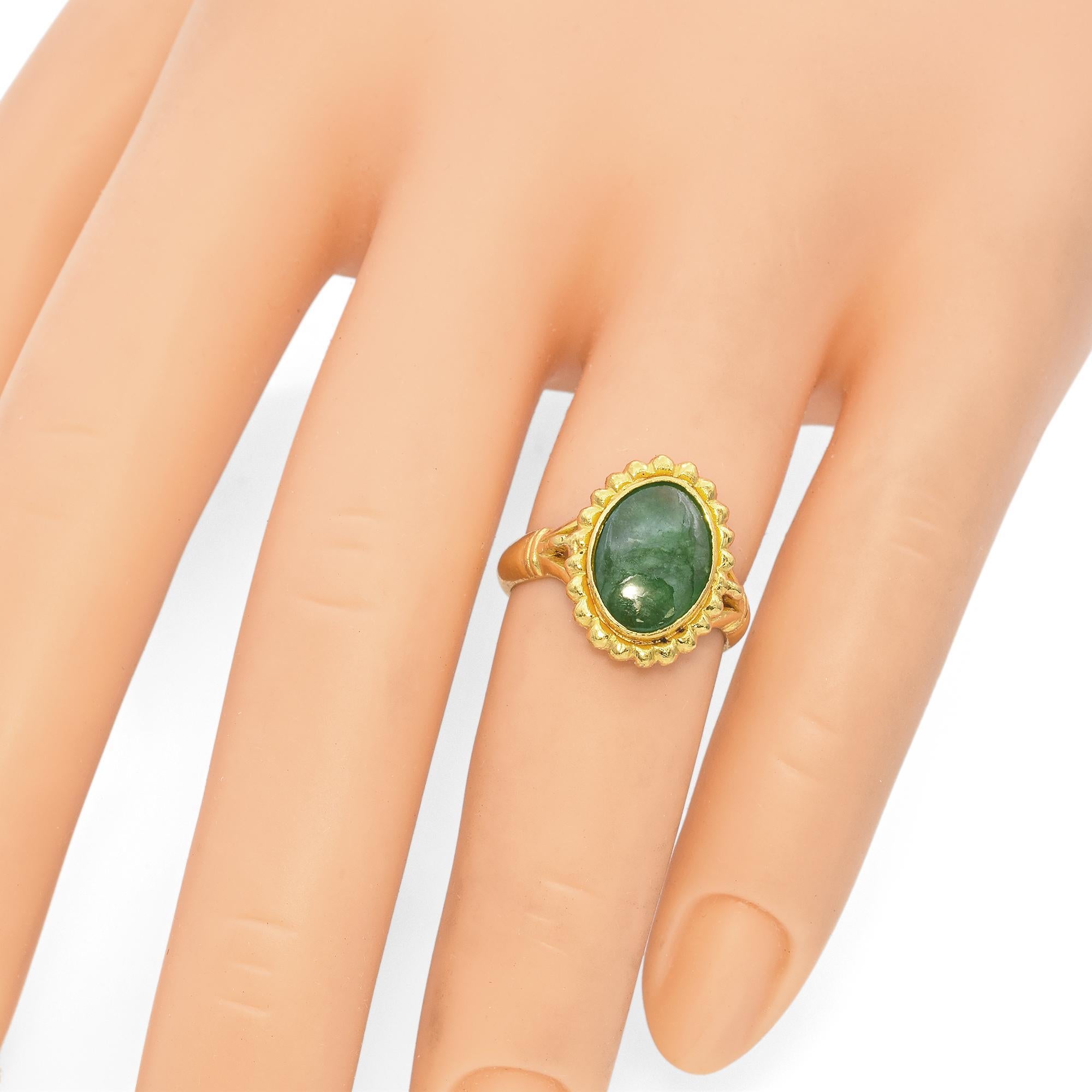 Cabochon Vintage 24k Yellow Gold Green Jade RingVintage 24k Yellow Gold Green Jade Ring For Sale