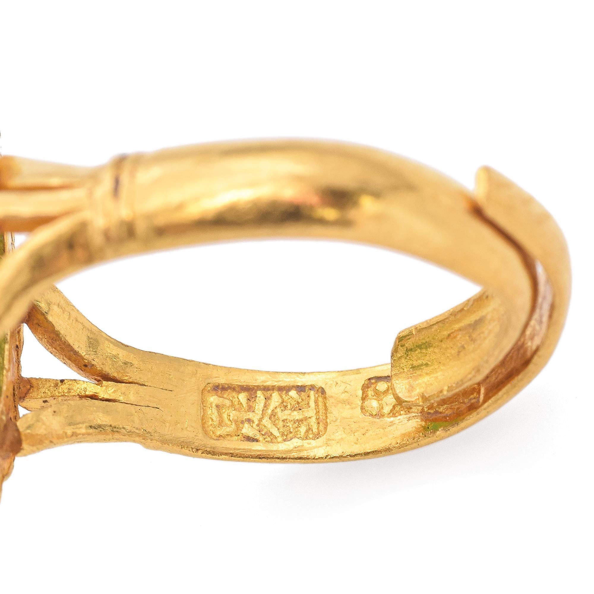 Vintage 24k Yellow Gold Green Jade RingVintage 24k Yellow Gold Green Jade Ring For Sale 3