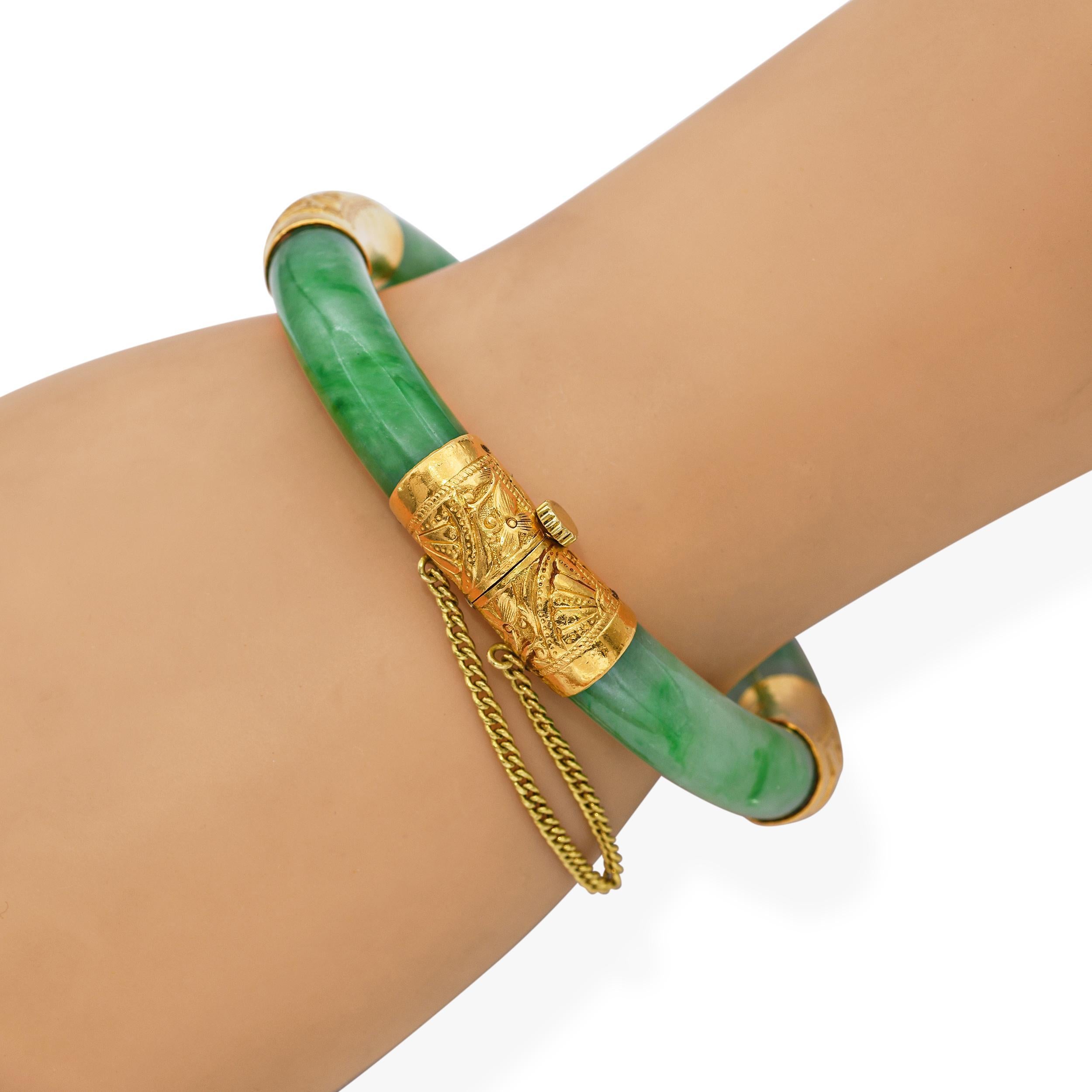 Pulsera brazalete vintage de oro amarillo de 24k con bisagra de jade Corte redondo en venta