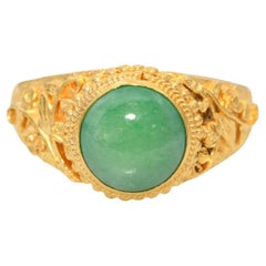 Bague d
époque en or jaune 24k avec dôme en jade