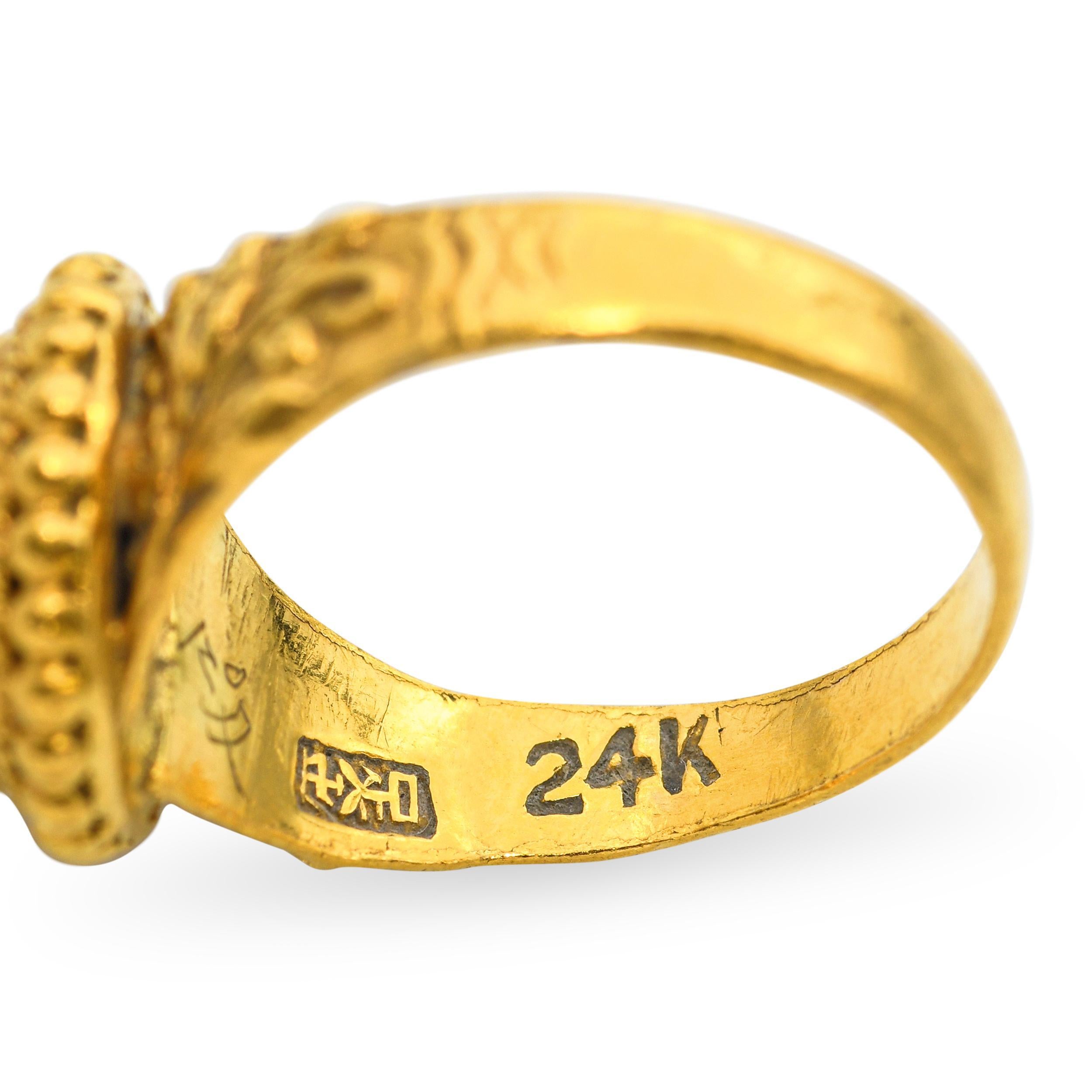 Anello d'epoca con motivo floreale in oro giallo 24k in vendita 2
