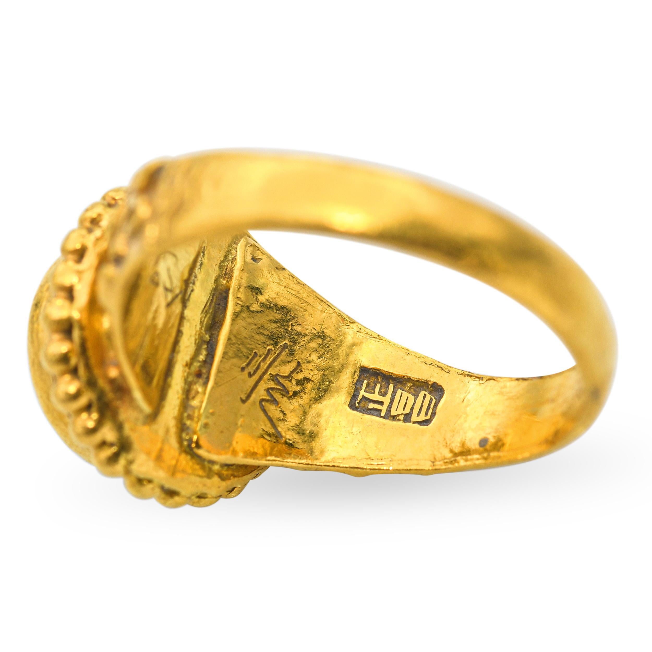 Anello d'epoca con motivo floreale in oro giallo 24k in vendita 3