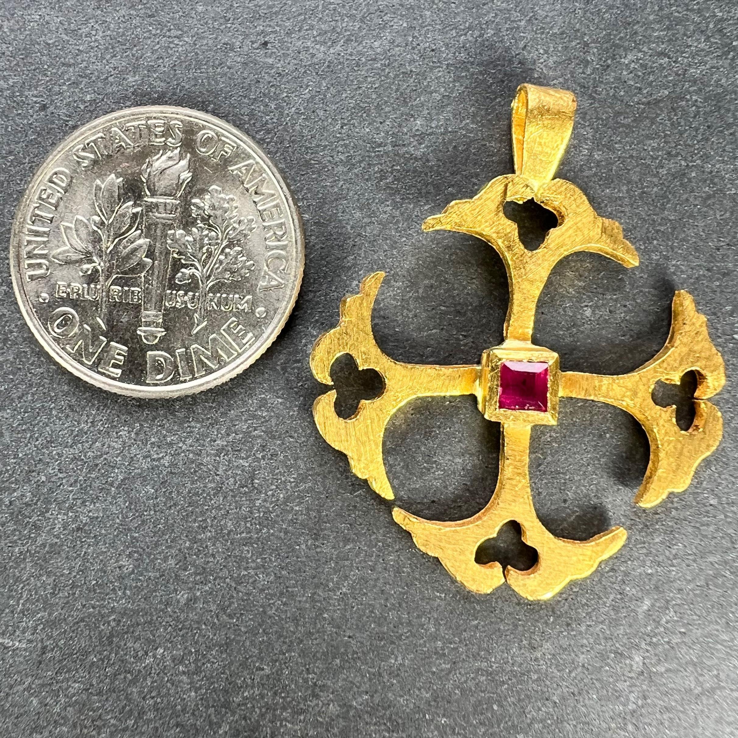 Pendentif croix vintage en or jaune 24 carats et rubis en vente 5