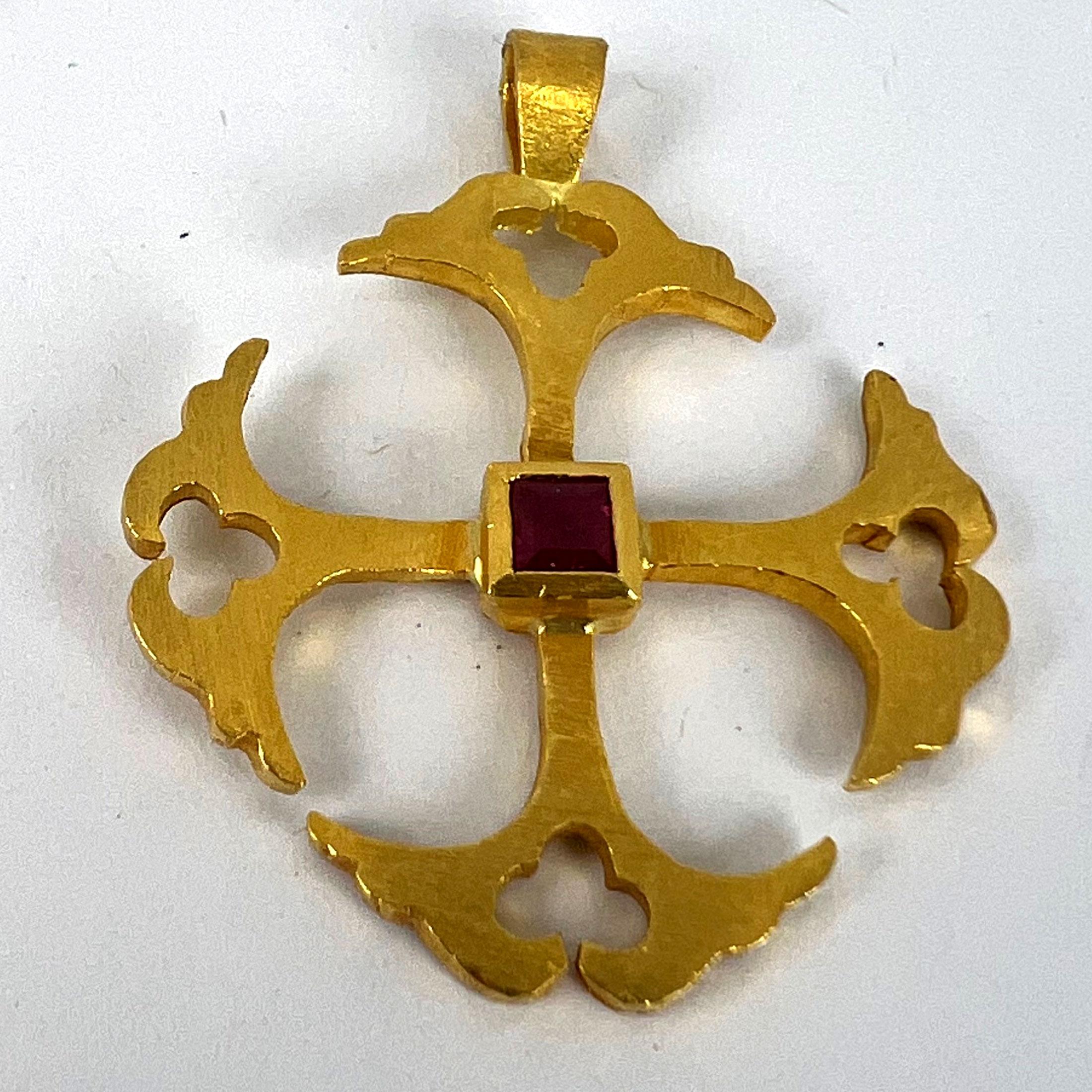 Pendentif croix vintage en or jaune 24 carats et rubis en vente 7