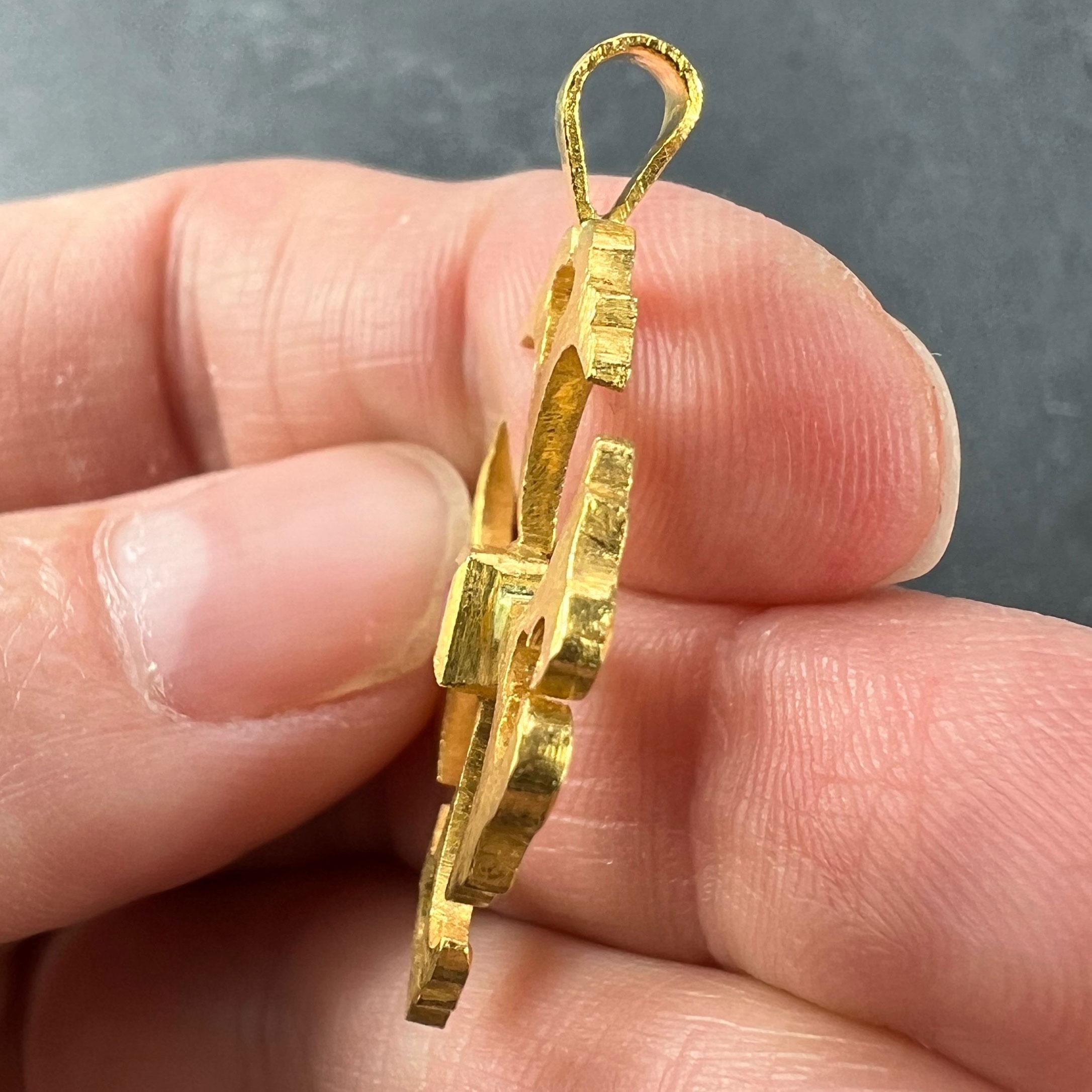 Pendentif croix vintage en or jaune 24 carats et rubis en vente 2
