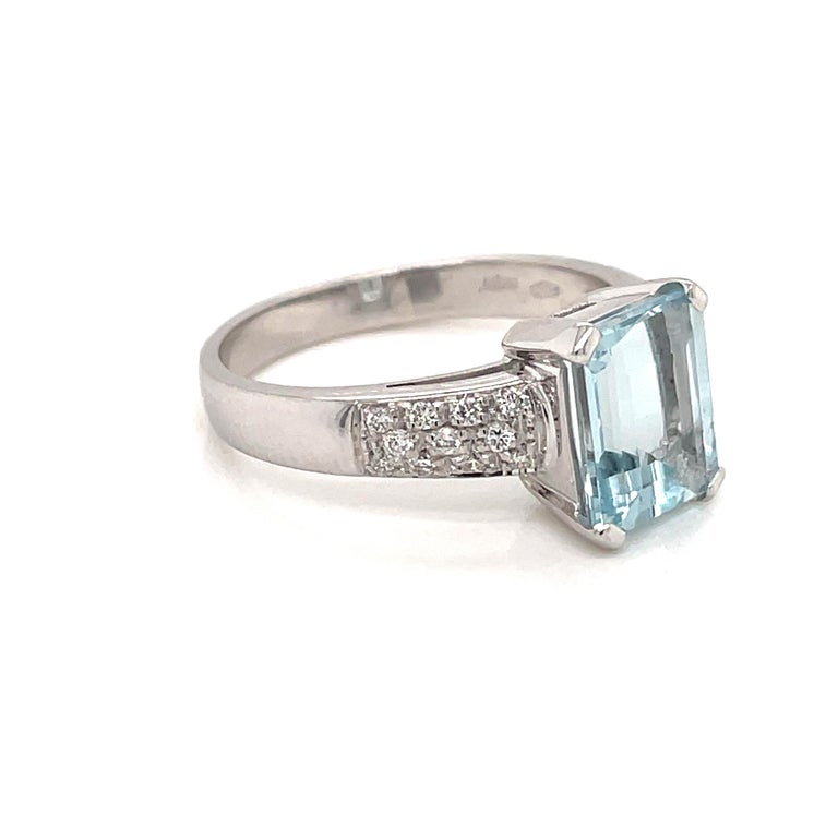Emerald Cut Vintage 2.5 Carats Aquamarine Diamond Gold Ring For Sale