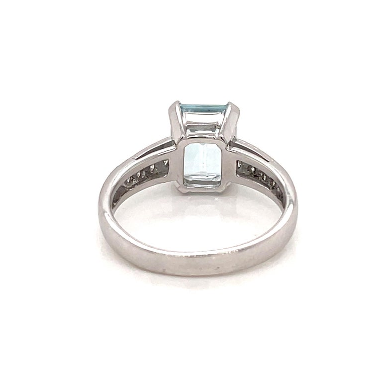 Women's Vintage 2.5 Carats Aquamarine Diamond Gold Ring For Sale