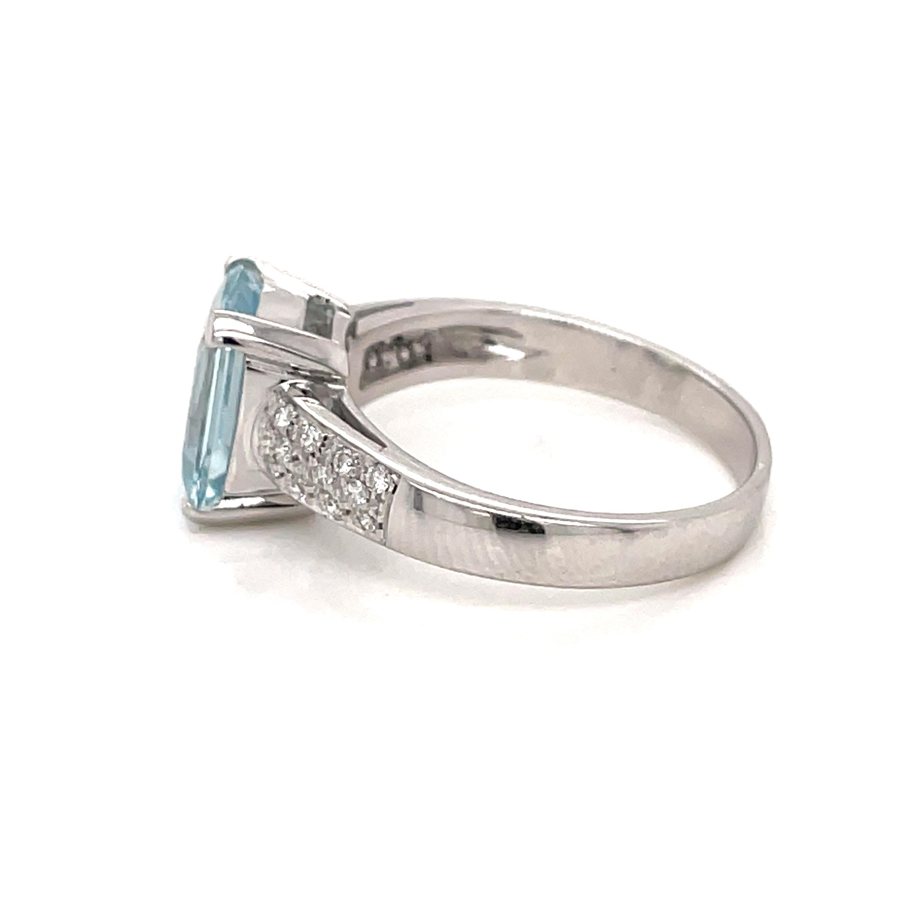Women's Vintage 2.5 Carats Aquamarine Diamond Gold Ring