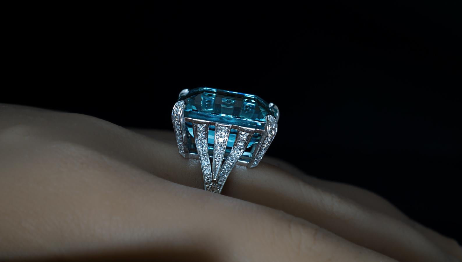 Vintage 25 Ct Aquamarine Diamond White Gold Cocktail Ring In Excellent Condition For Sale In Chicago, IL