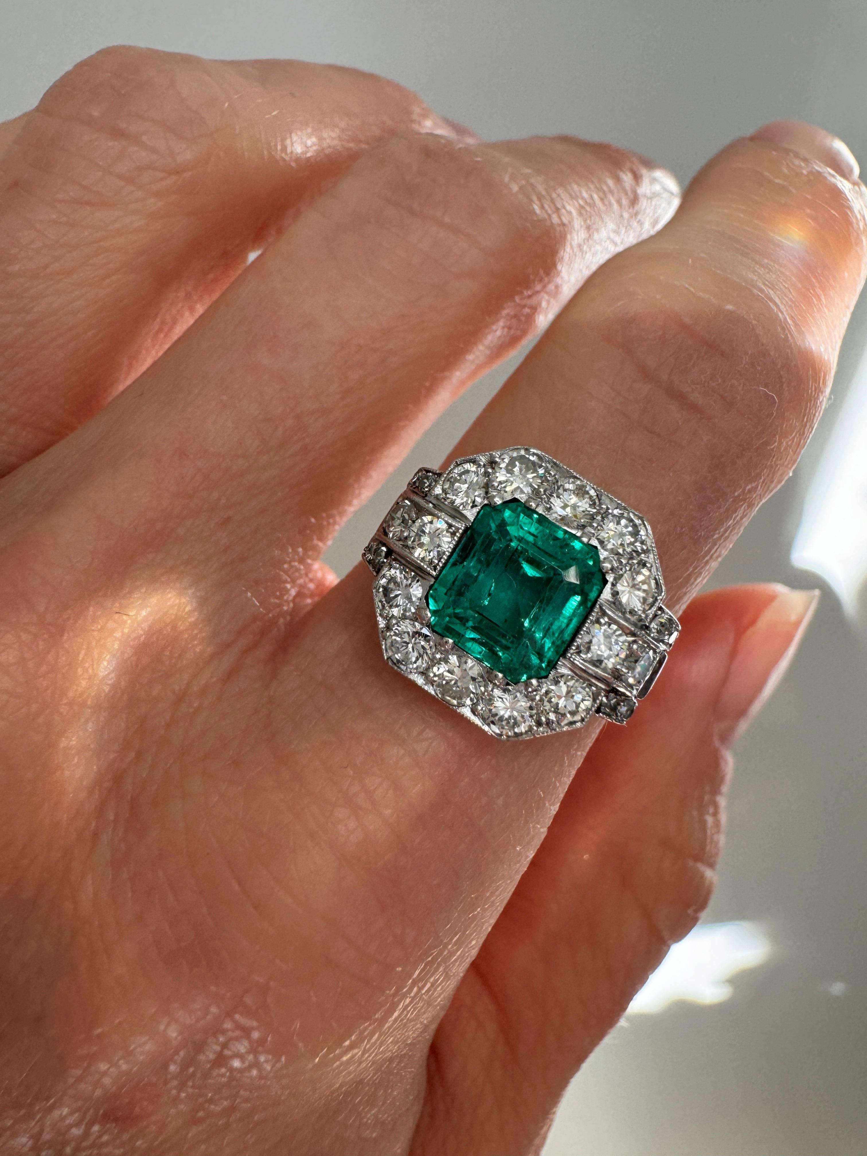Vintage 2.5 CTW Colombian Emerald and Diamond Ring - GIA F1 For Sale 2