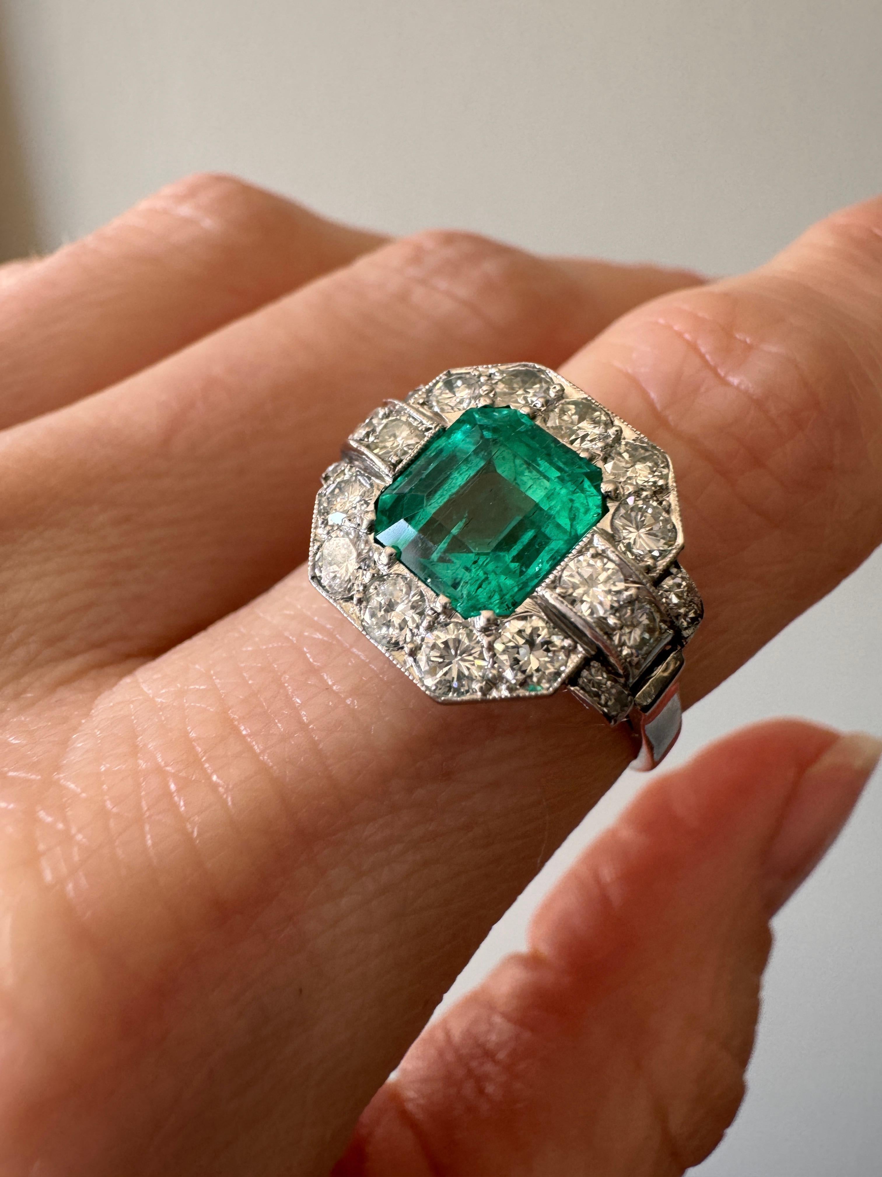 Vintage 2.5 CTW Colombian Emerald and Diamond Ring - GIA F1 For Sale 3