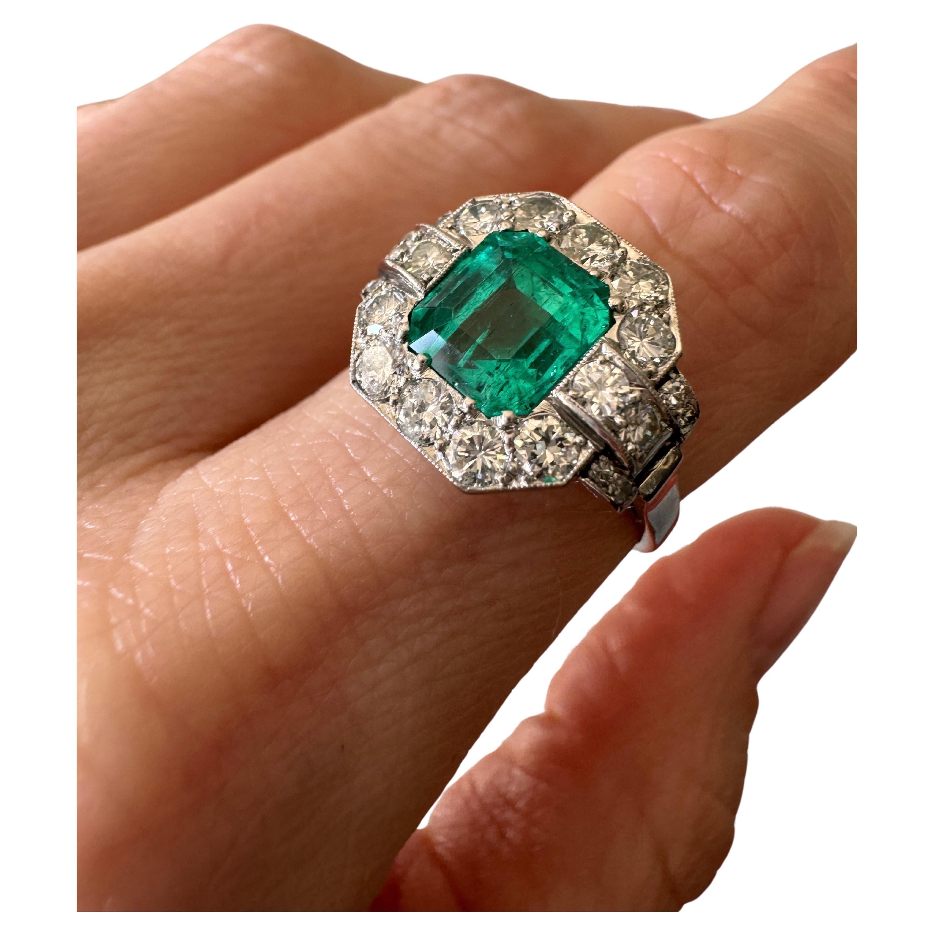 Vintage 2.5 CTW Colombian Emerald and Diamond Ring - GIA F1 For Sale