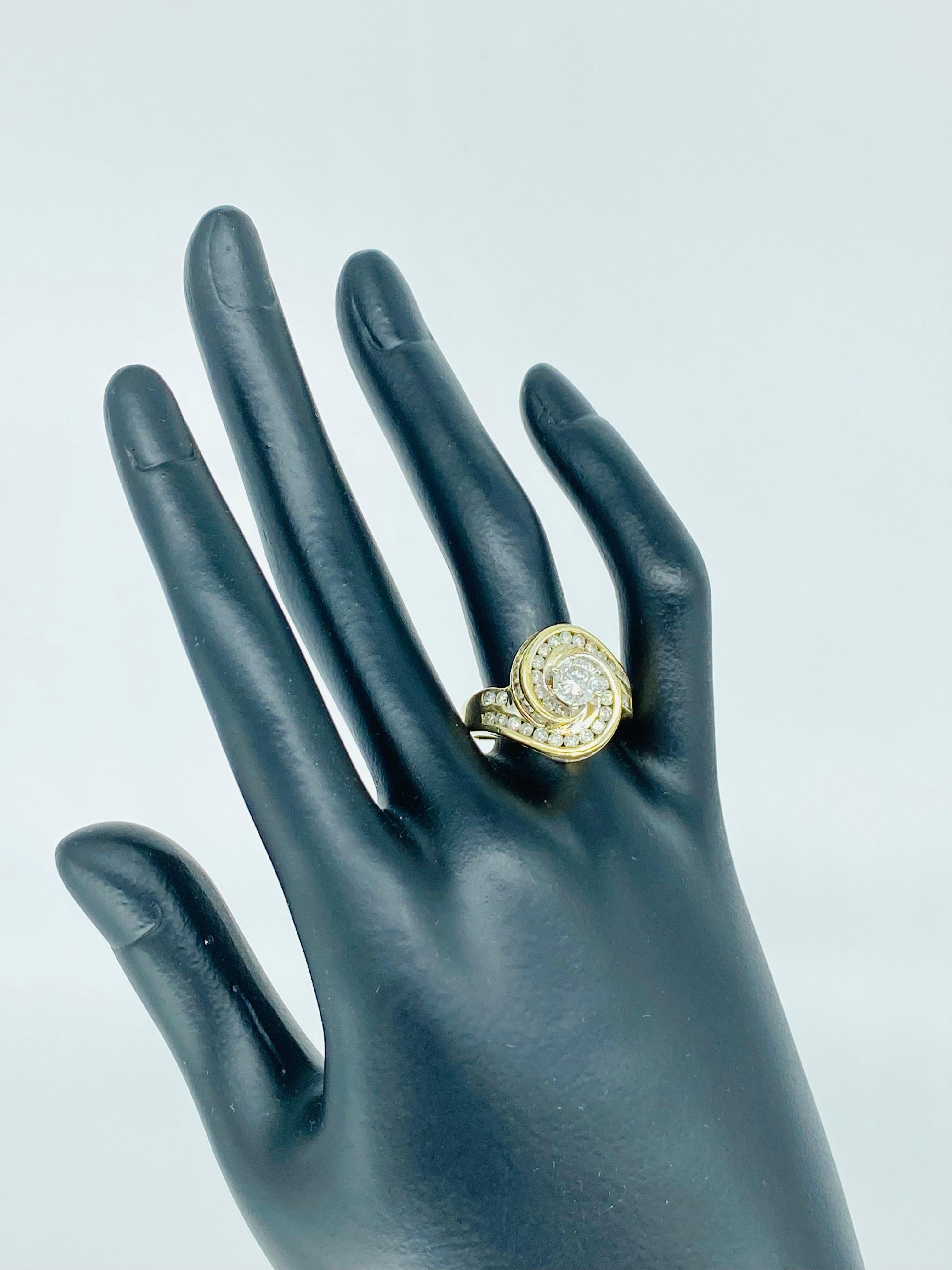 Vintage 2.50 Carat Diamonds Engagement Ring 14k Gold For Sale 1