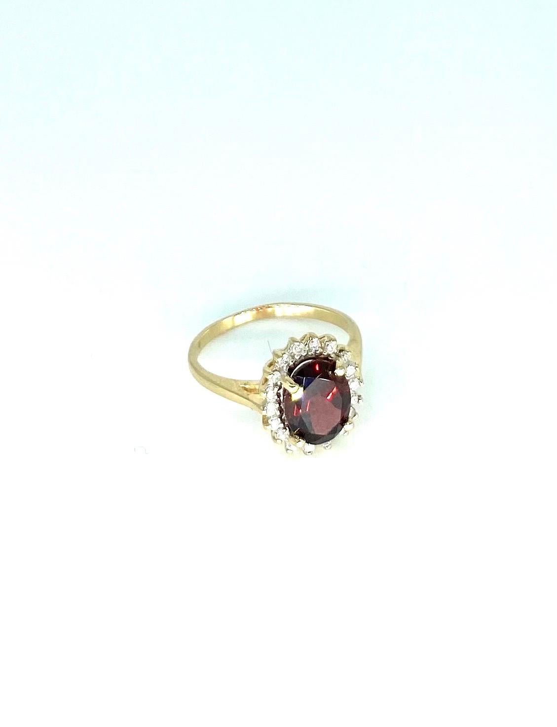 Vintage 2.50 Carat Garnet & Diamonds Cluster Ring. Beautiful shiny diamond and Garnet gemstone ring handcrafted in 14k solid gold. The surrounding diamonds are white natural very clean and sparkling diamonds. The approx weight of the Garnet gemstone