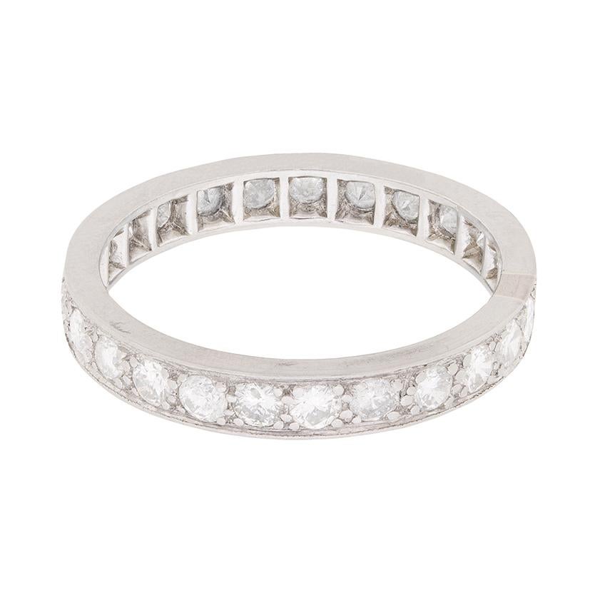 Vintage 2.50 Carat Round Brilliant Cut Diamond Eternity Band, circa 1940s In Good Condition For Sale In London, GB