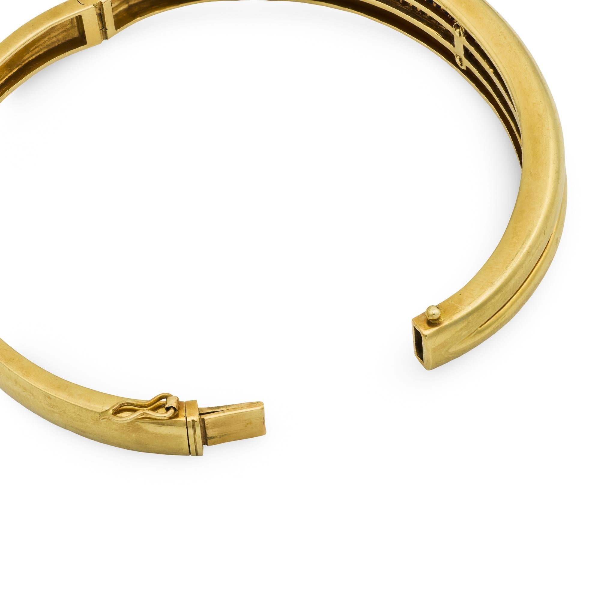 By Vintage 2.50 carat saphir 14k or jaune bangle Bon état - En vente à Beverly Hills, CA