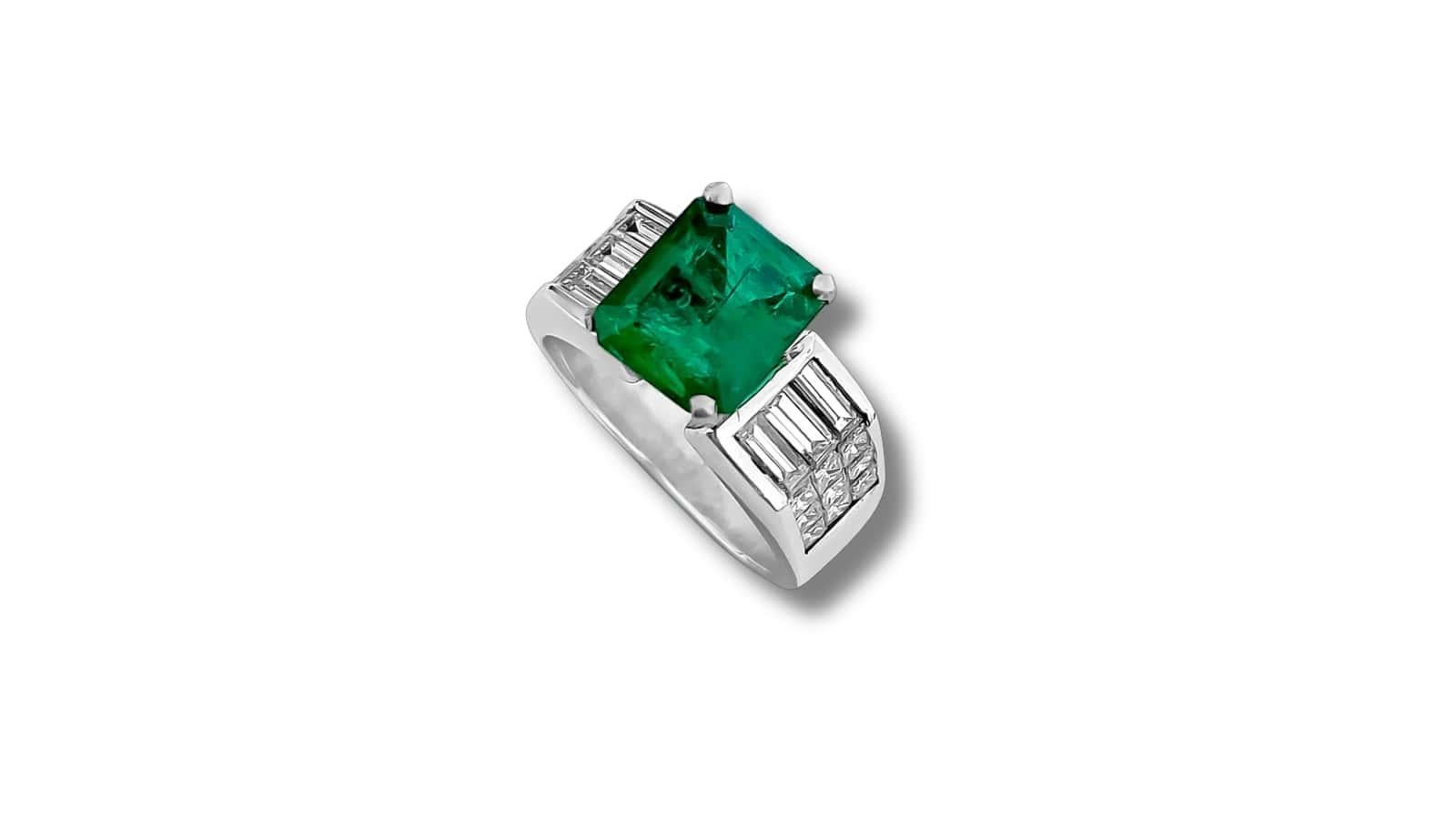 Art Deco Vintage 2.50ct Natural Emerald Diamond Ring For Sale