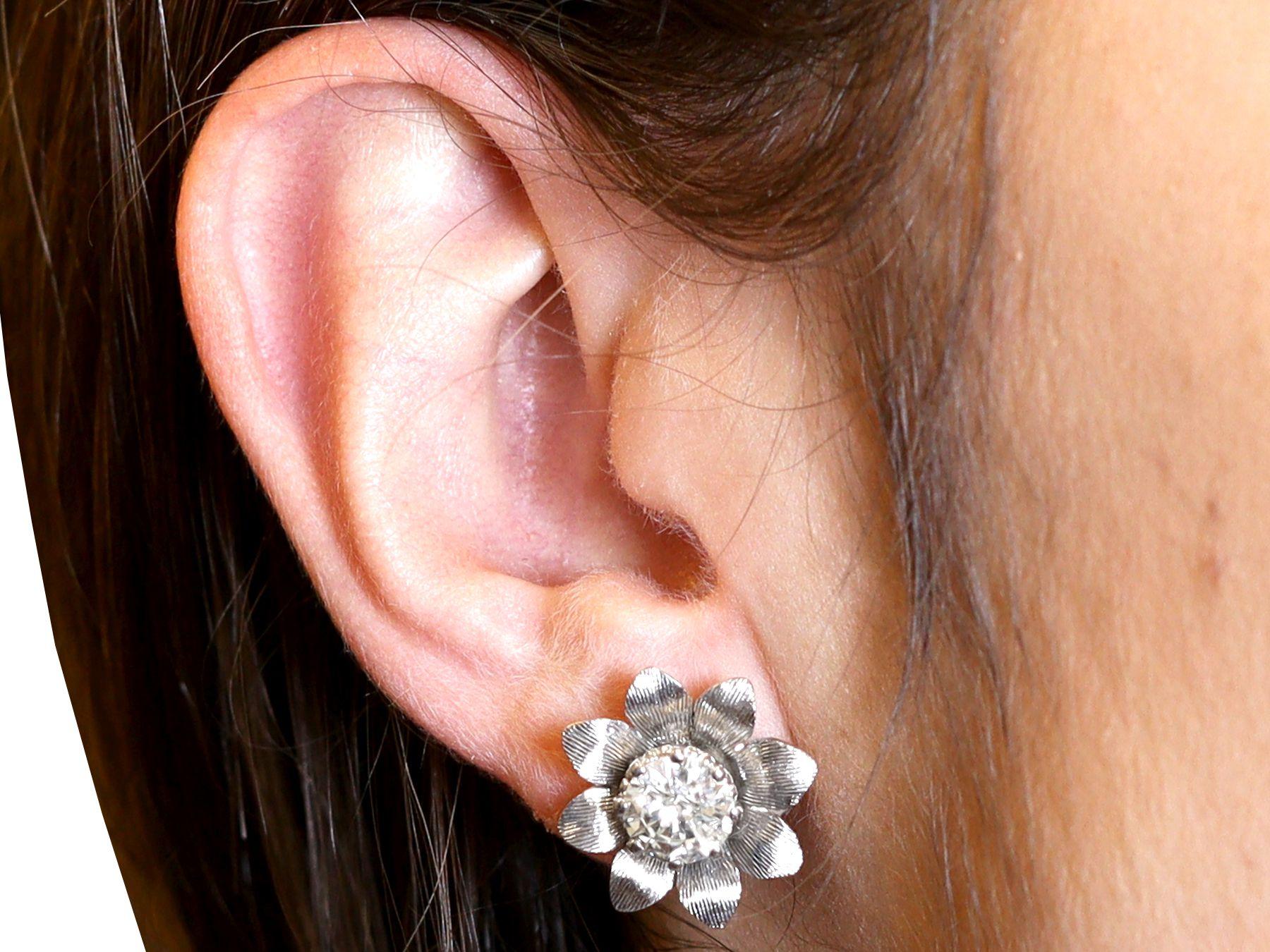 Ohrringe aus Weißgold mit 2,53 Karat Diamanten im Angebot 4