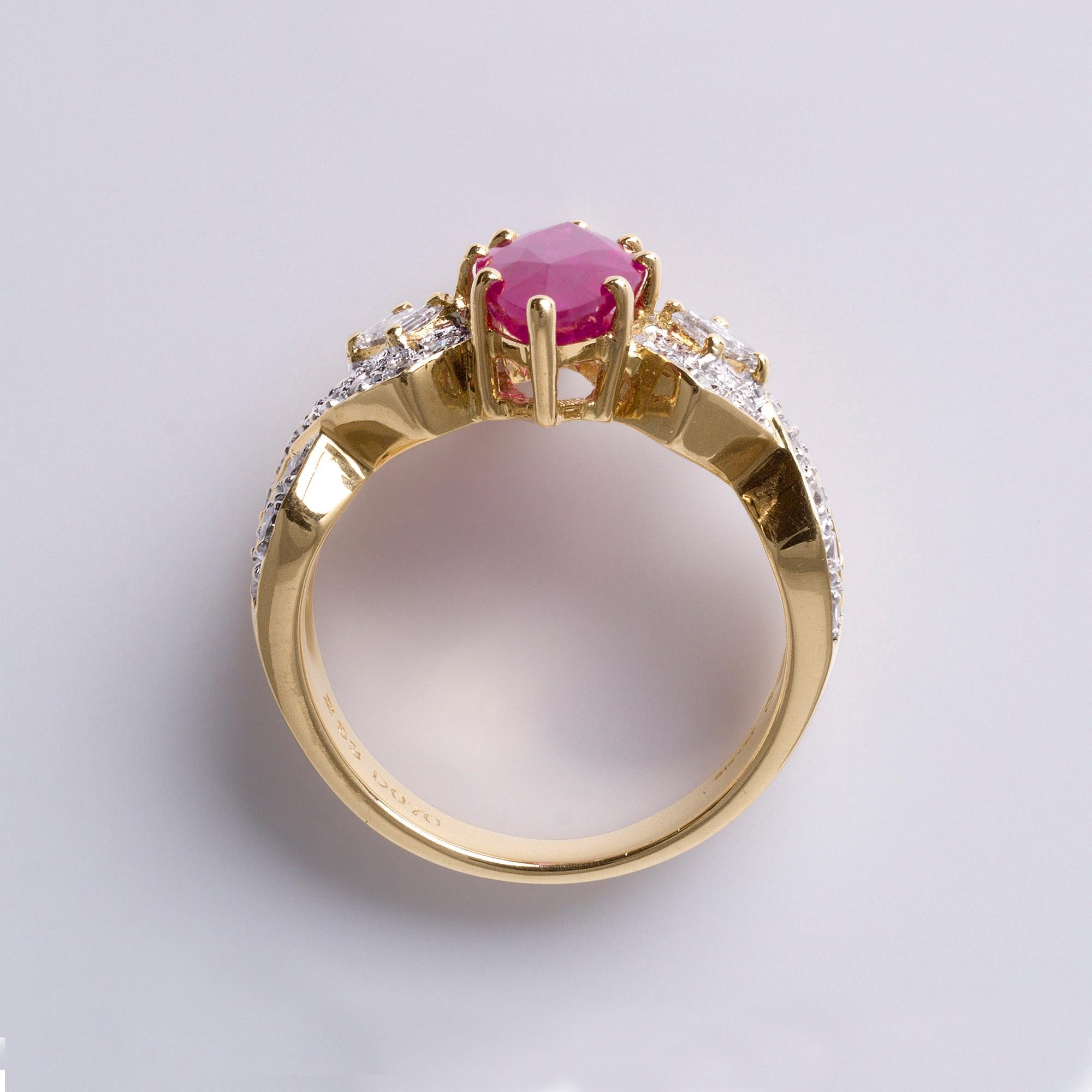 in vendita:  Vintage By 2,53 Carati Rubino Marquise Allungato  Anello con diamanti e oro giallo 18 carati 5