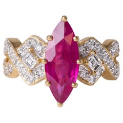 Vintage By 2,53 Carati Rubino Marquise Allungato  Anello con diamanti e oro giallo 18 carati