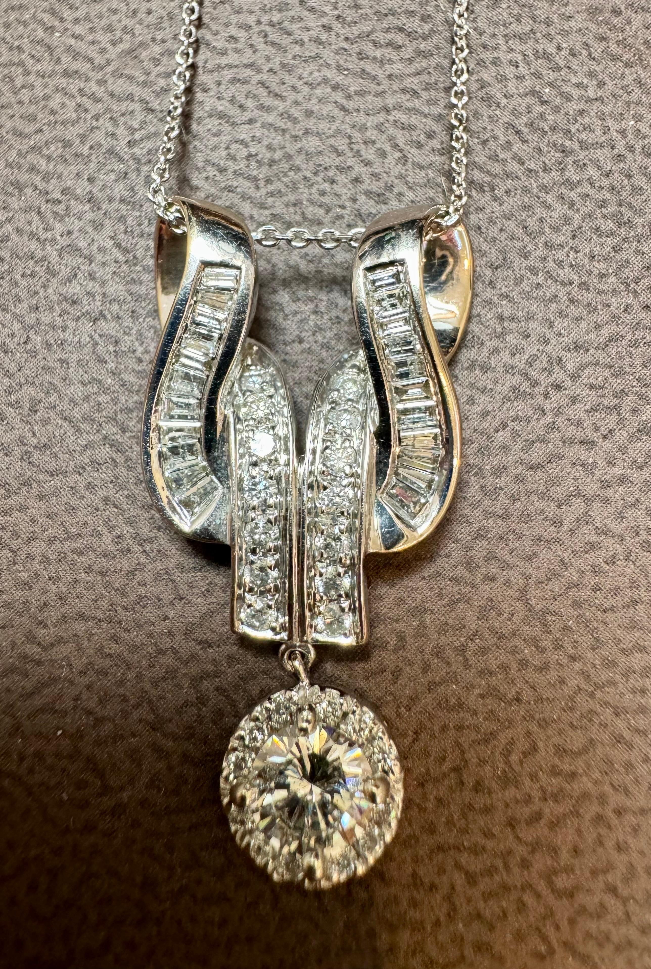 Ciondolo vintage con diamante solitario da 2,55 carati e diamante da 0,90 carati in oro bianco 14 K. in vendita 2
