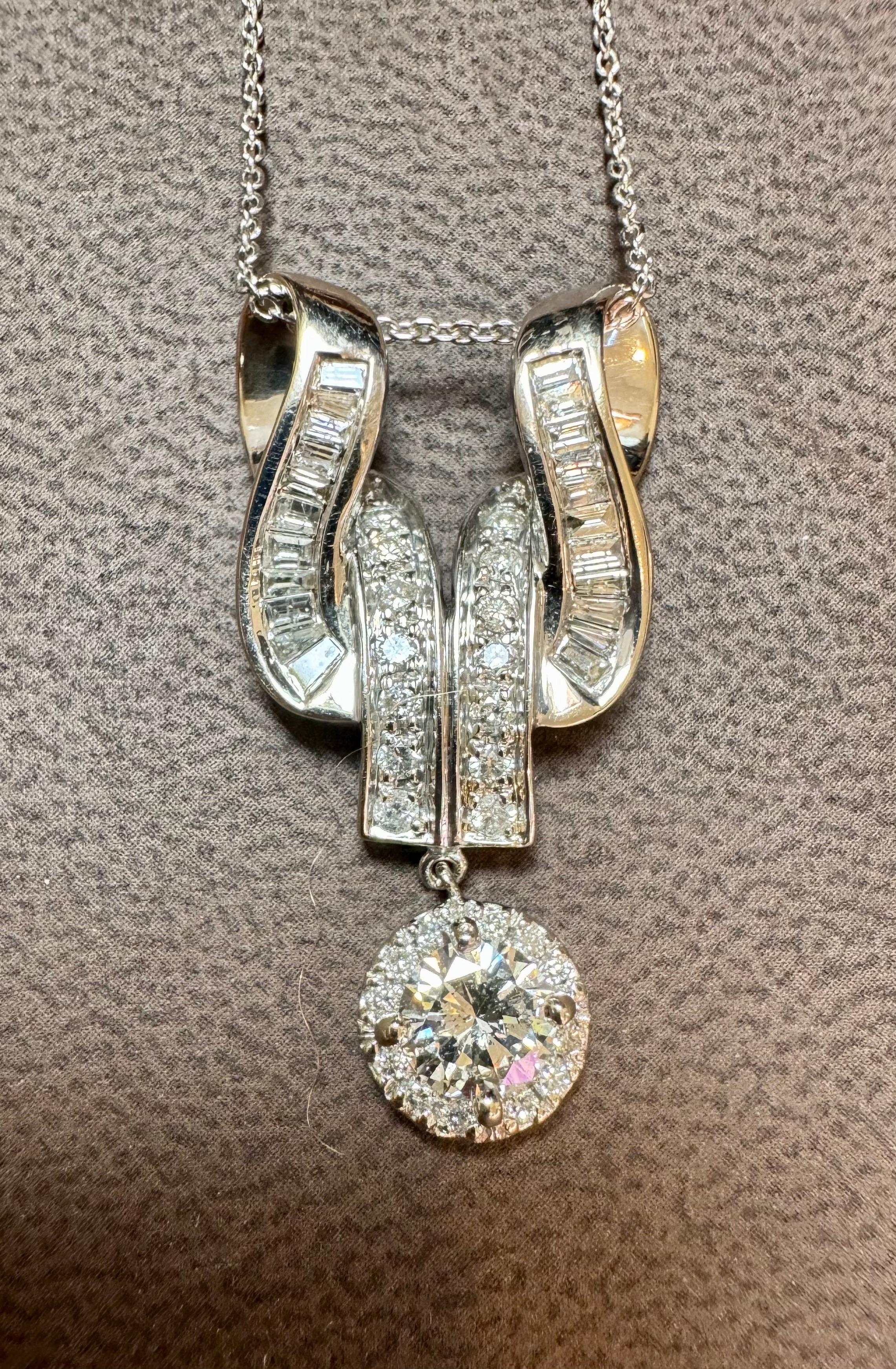 Ciondolo vintage con diamante solitario da 2,55 carati e diamante da 0,90 carati in oro bianco 14 K. in vendita 3