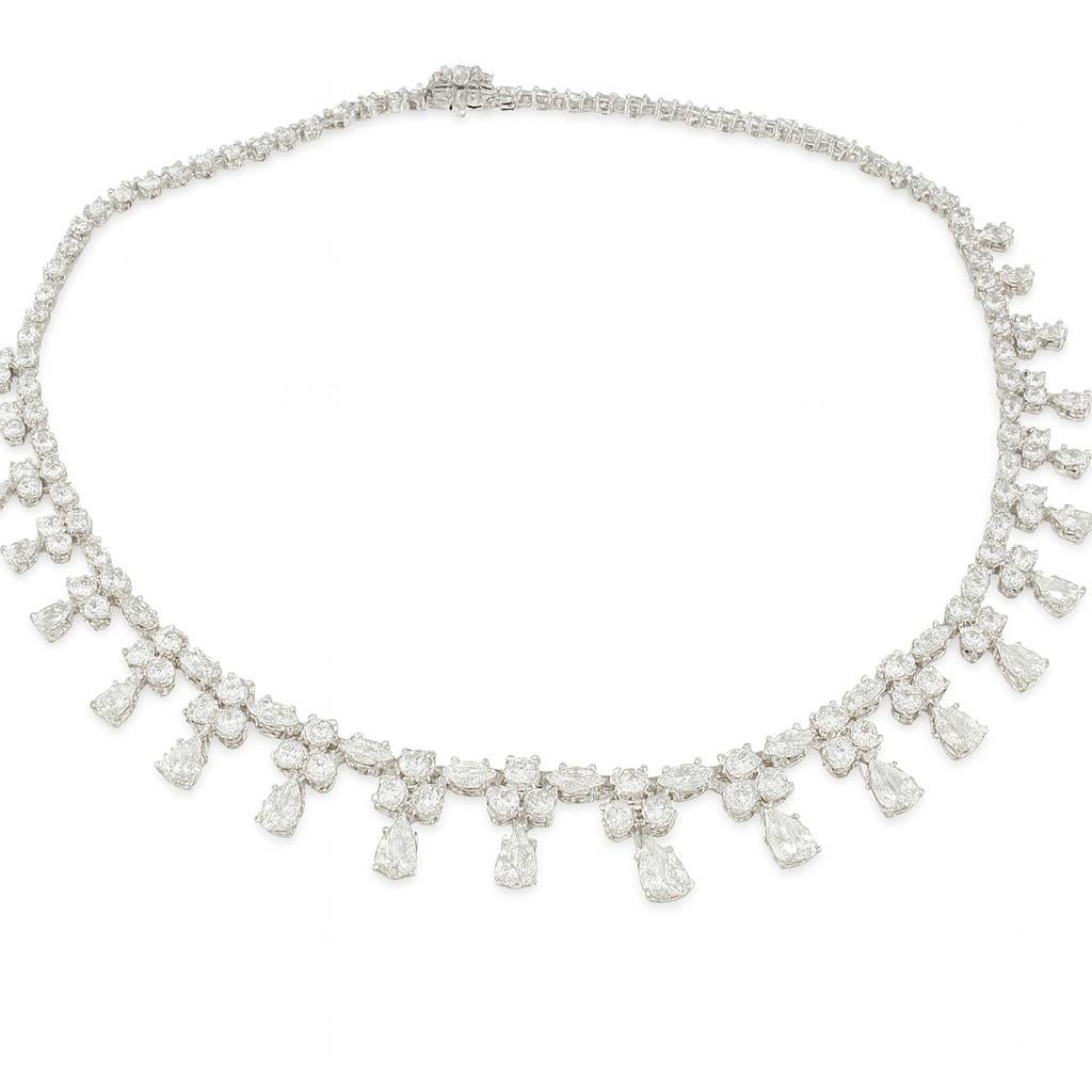 Taille ronde Vintage 26 Carat Diamond Platinum Pear Drop Fringe Necklace en vente