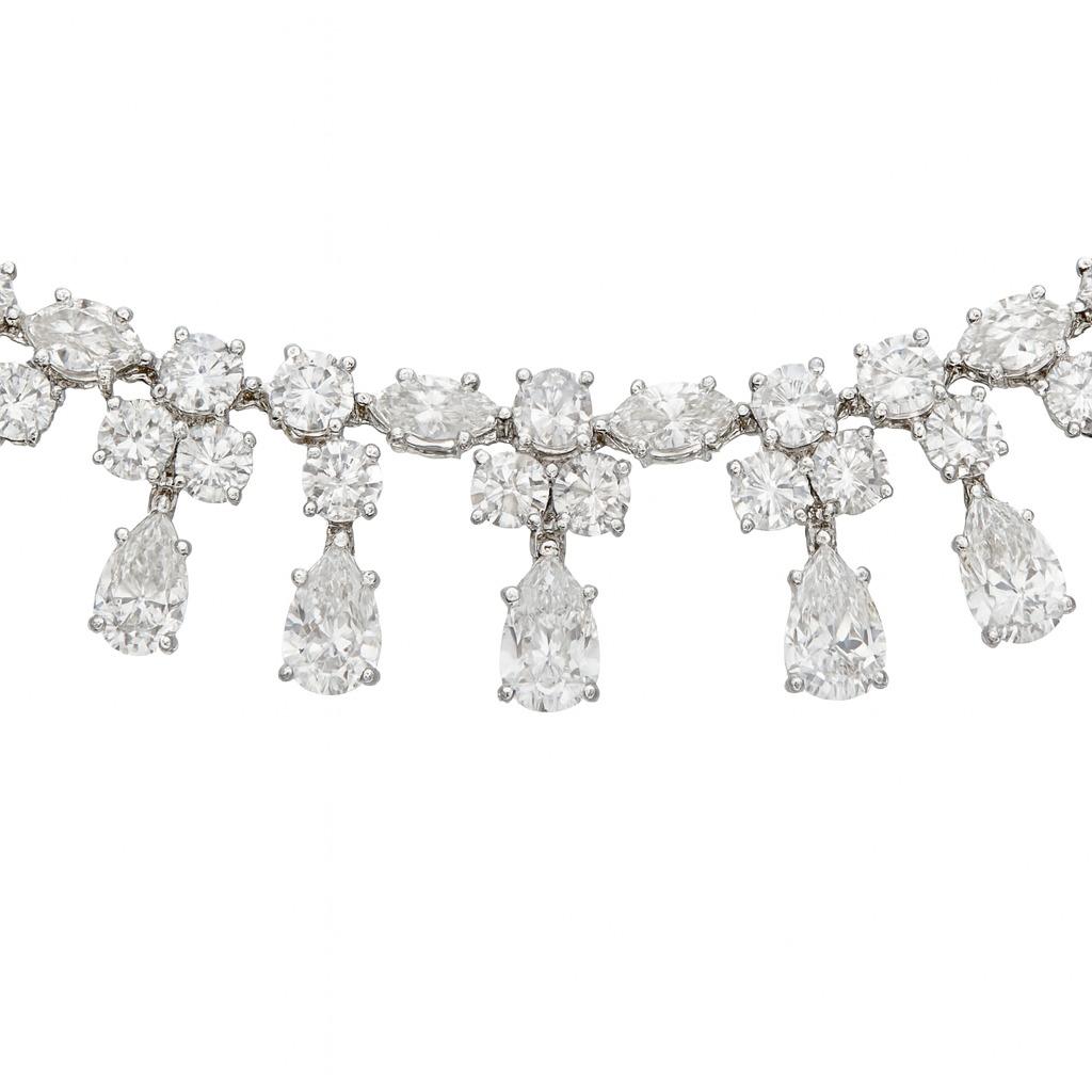 Vintage 26 Carat Diamond Platinum Pear Drop Fringe Necklace Excellent état - En vente à Chicago, IL
