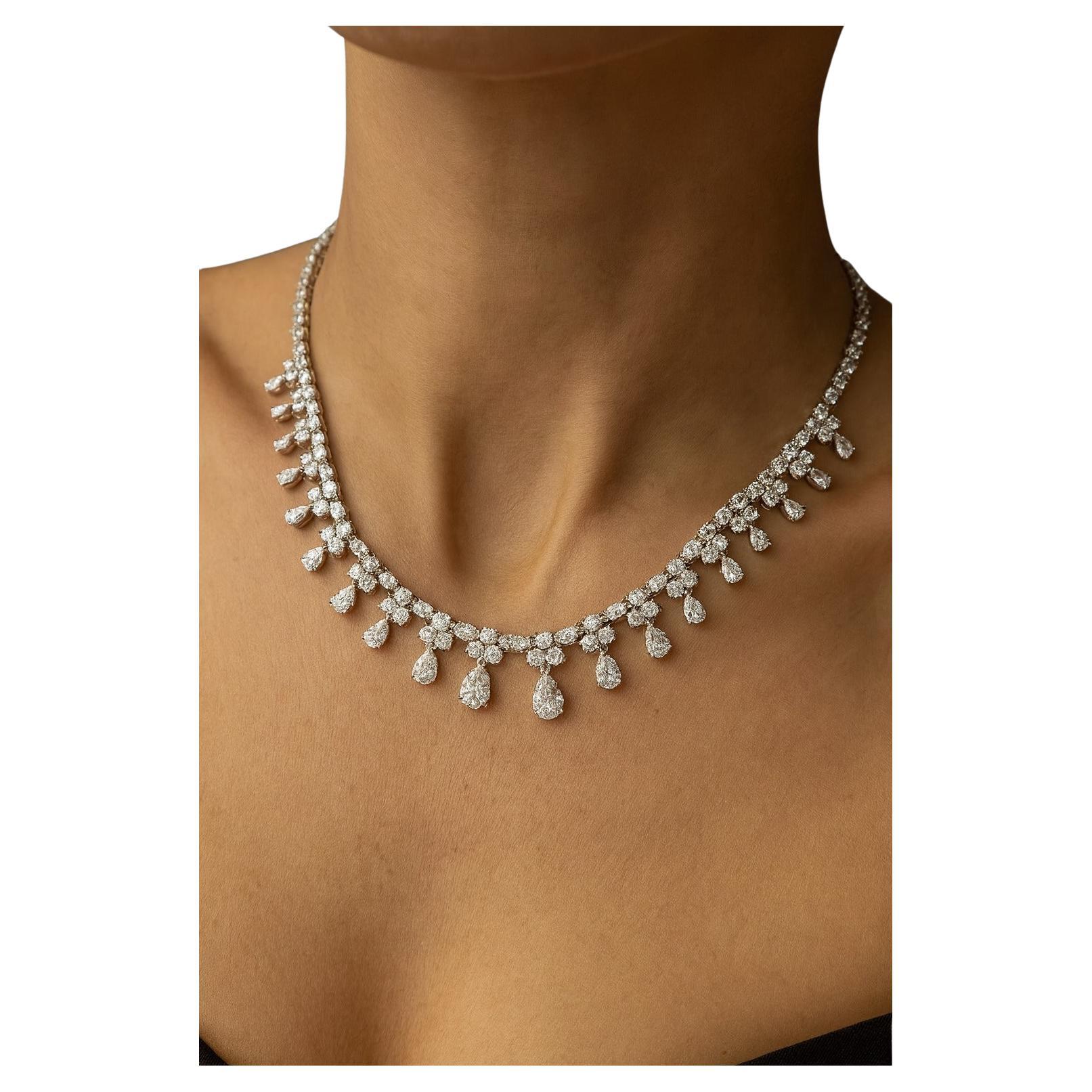 Vintage 26 Carat Diamond Platinum Pear Drop Fringe Necklace en vente