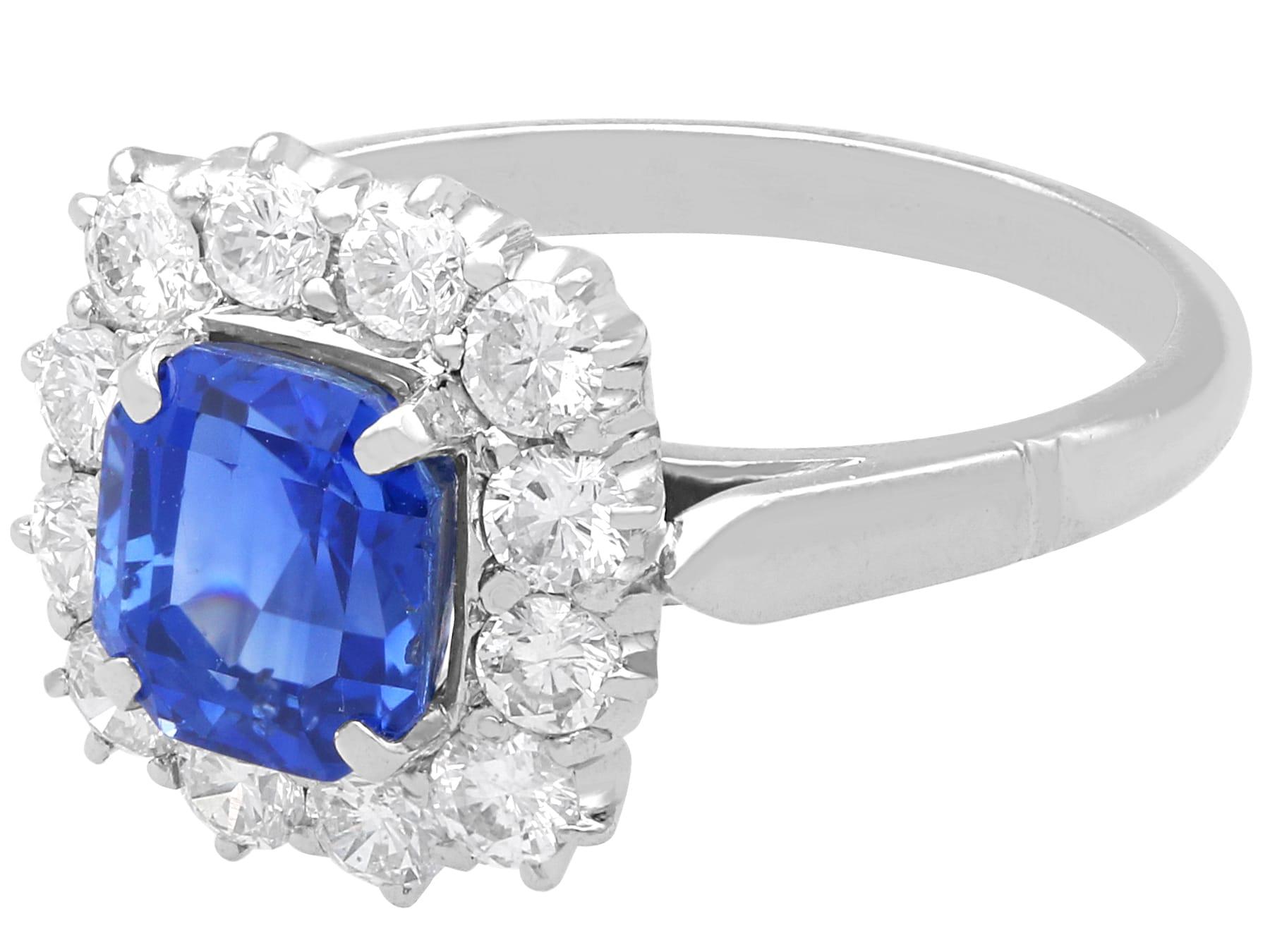 Femenino o masculino Anillo vintage de platino con zafiro de Ceilán de 2,60 quilates y diamantes de 1 quilate Circa 1945 en venta