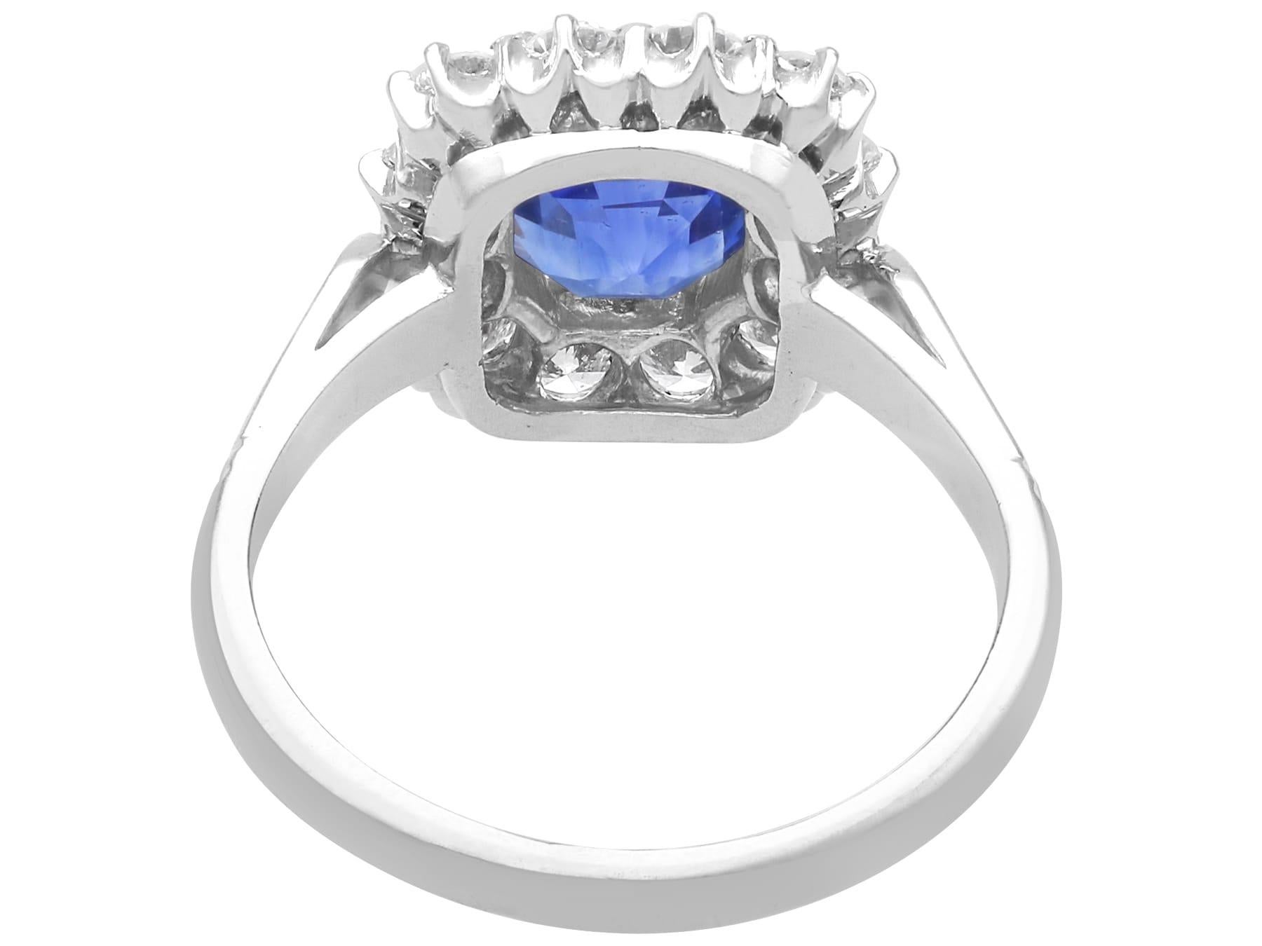 Anillo vintage de platino con zafiro de Ceilán de 2,60 quilates y diamantes de 1 quilate Circa 1945 en venta 1