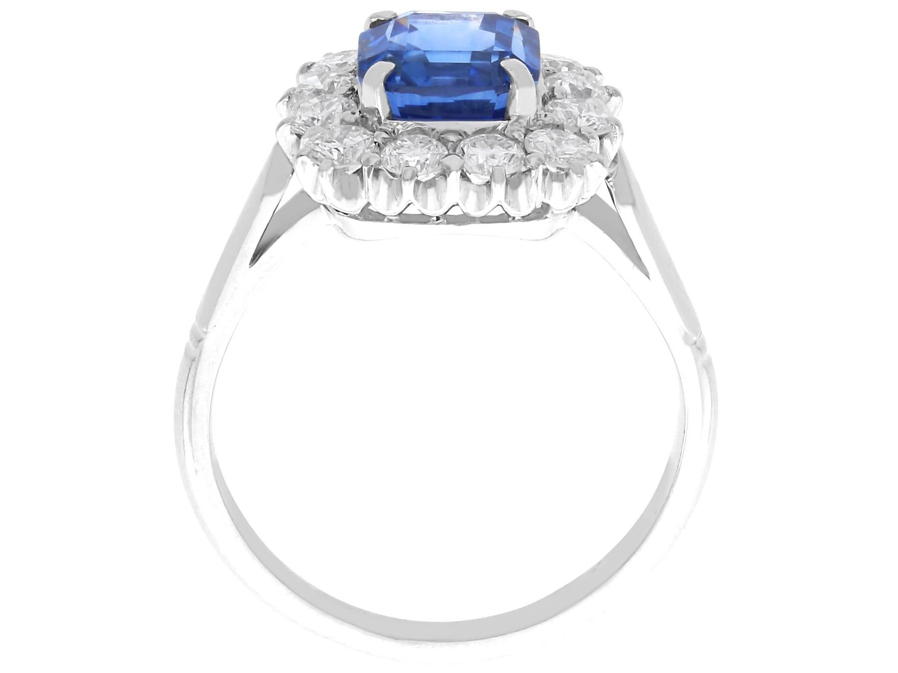 Anillo vintage de platino con zafiro de Ceilán de 2,60 quilates y diamantes de 1 quilate Circa 1945 en venta 2