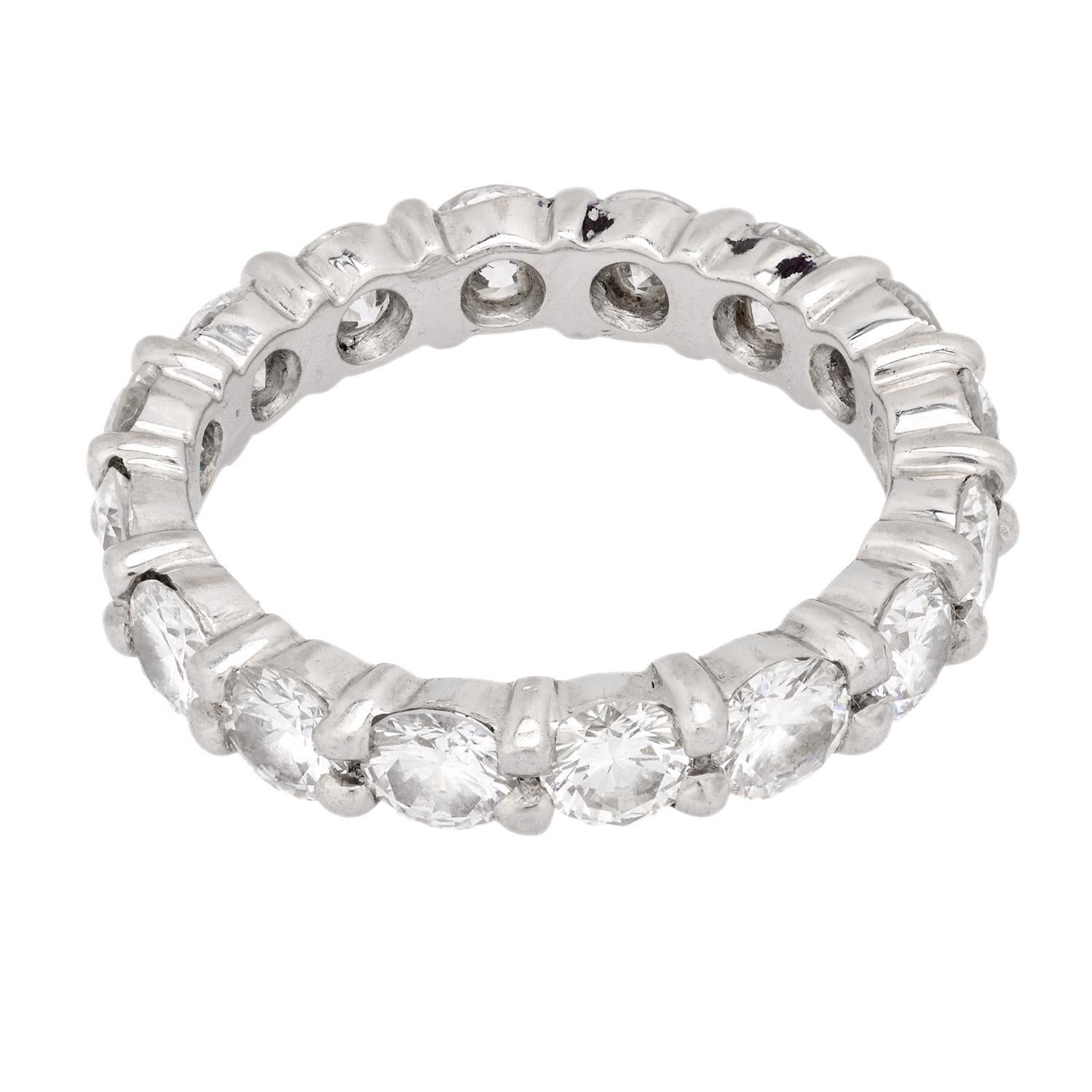 Moderne Alliance vintage en platine avec diamants d'un poids total de 2,60 carats en vente