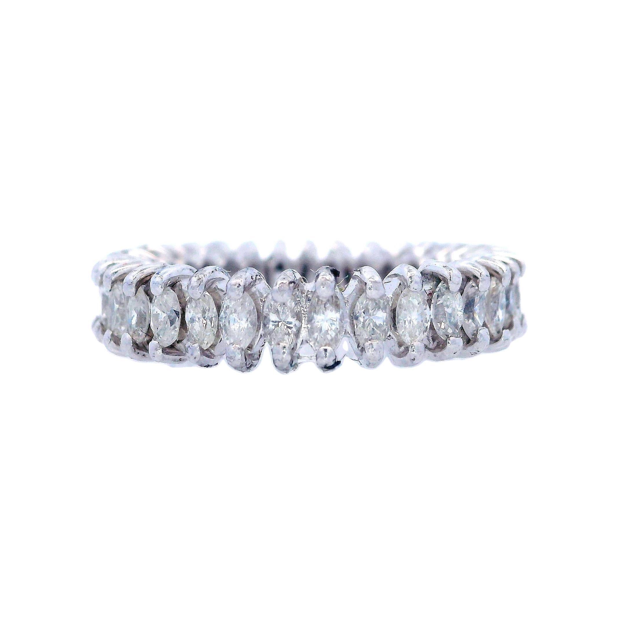 Taille Marquise Bague d'éternité vintage en platine avec diamants marquises 2,60 carats en vente