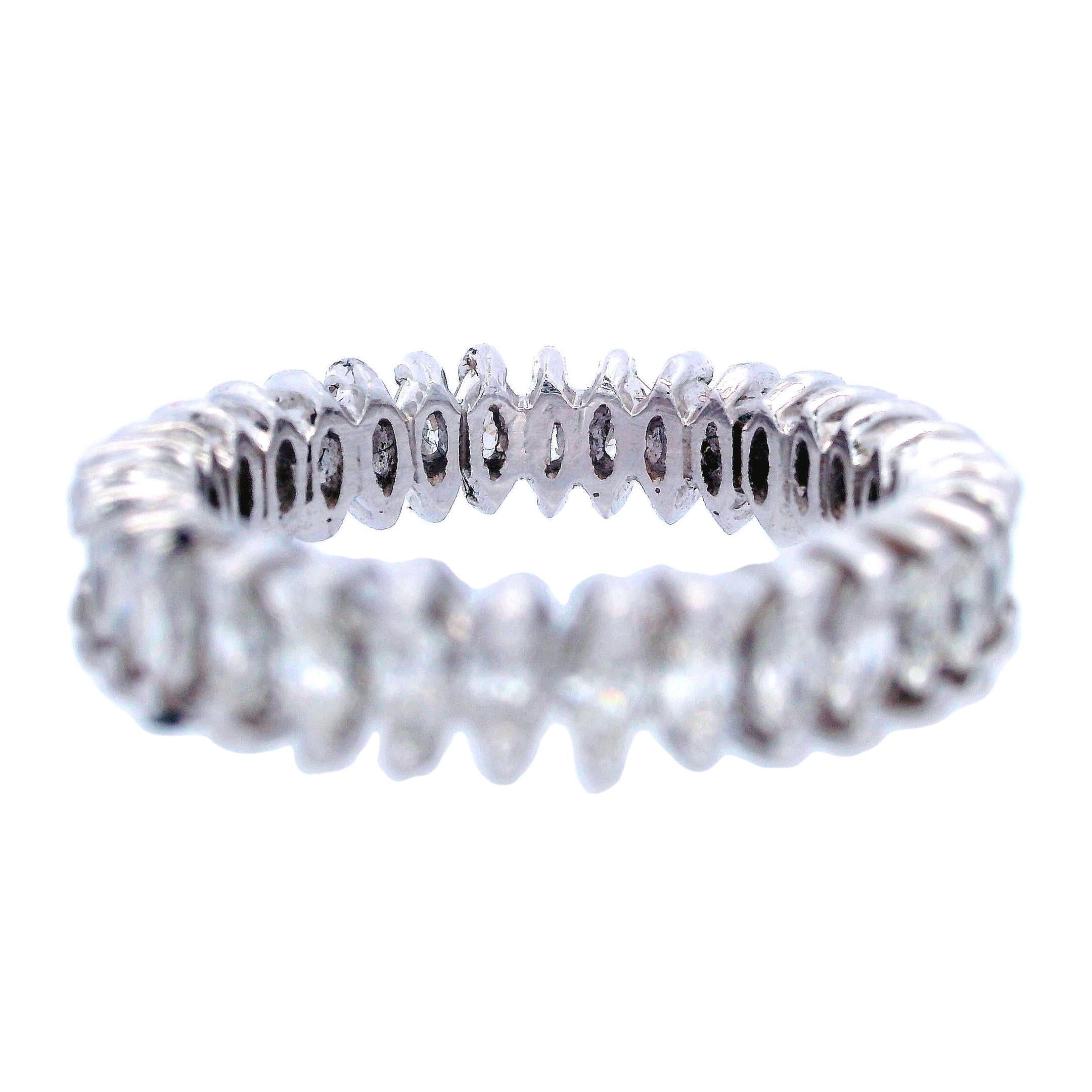 Bague d'éternité vintage en platine avec diamants marquises 2,60 carats Unisexe en vente