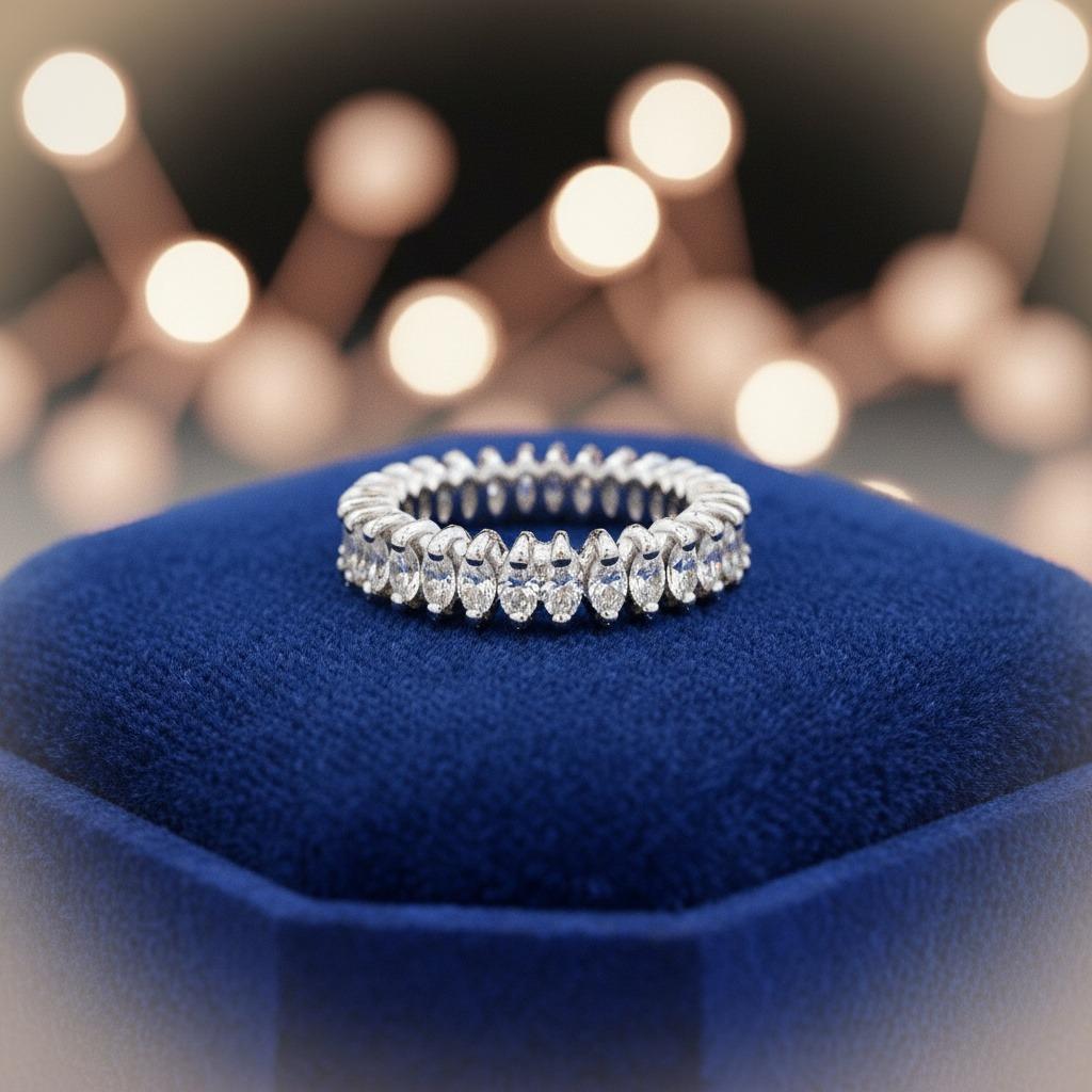 Anello di eternità in platino con diamanti marquise da 2,60 carati vintage in vendita 2