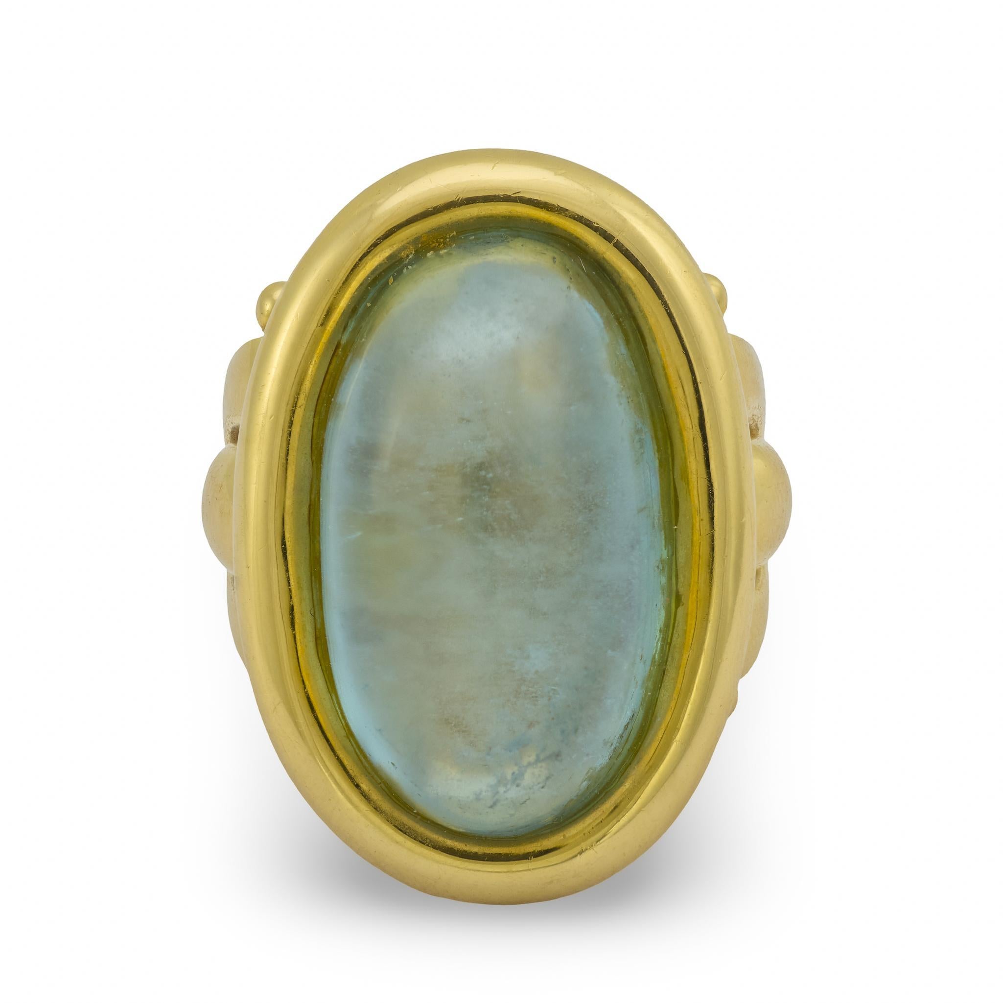 Contemporaneo Anello cocktail vintage in oro giallo 18k con acquamarina taglio cabochon da 26,00 carati in vendita