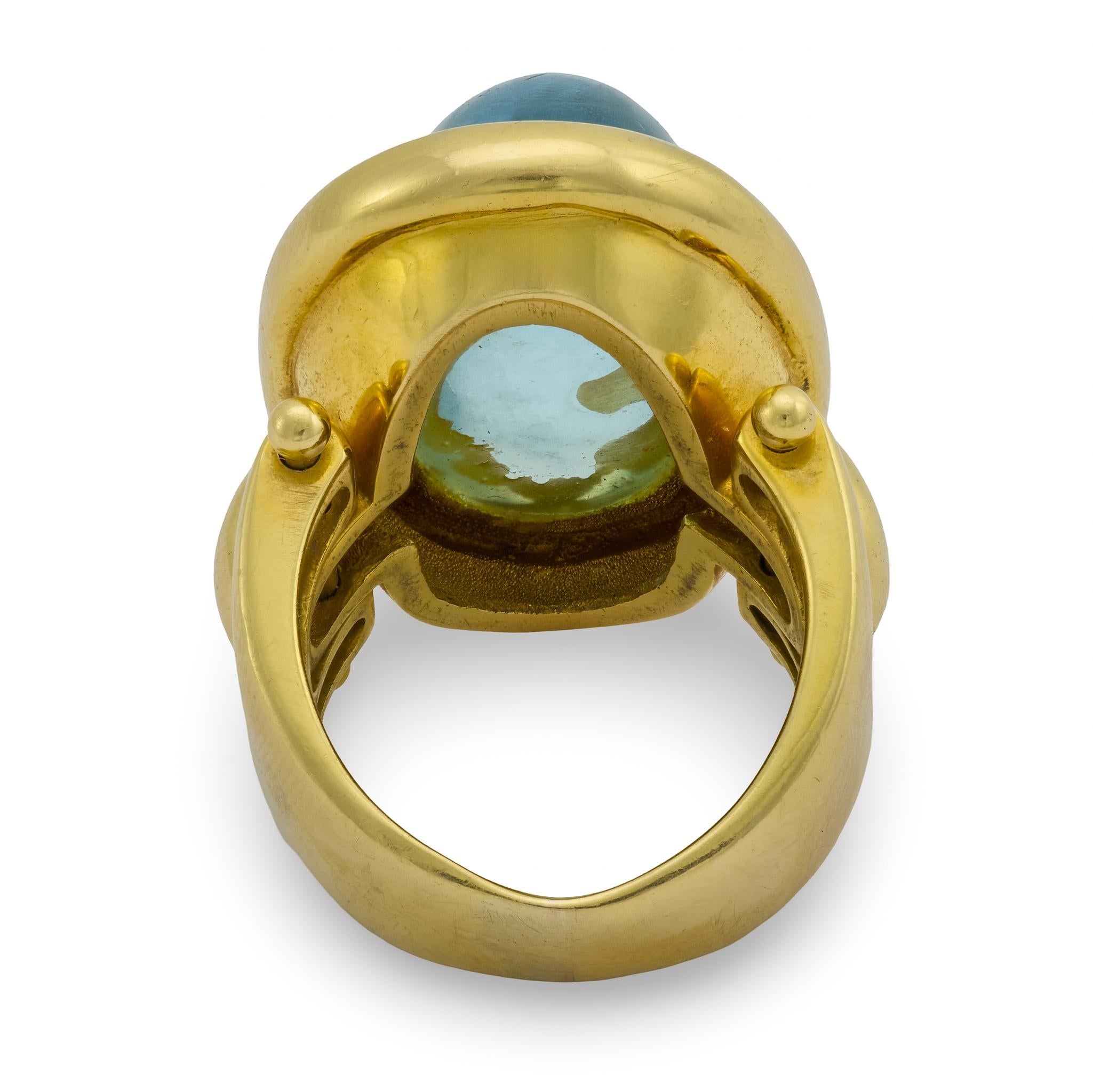 Donna Anello cocktail vintage in oro giallo 18k con acquamarina taglio cabochon da 26,00 carati in vendita