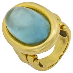 Anello cocktail vintage in oro giallo 18k con acquamarina taglio cabochon da 26,00 carati