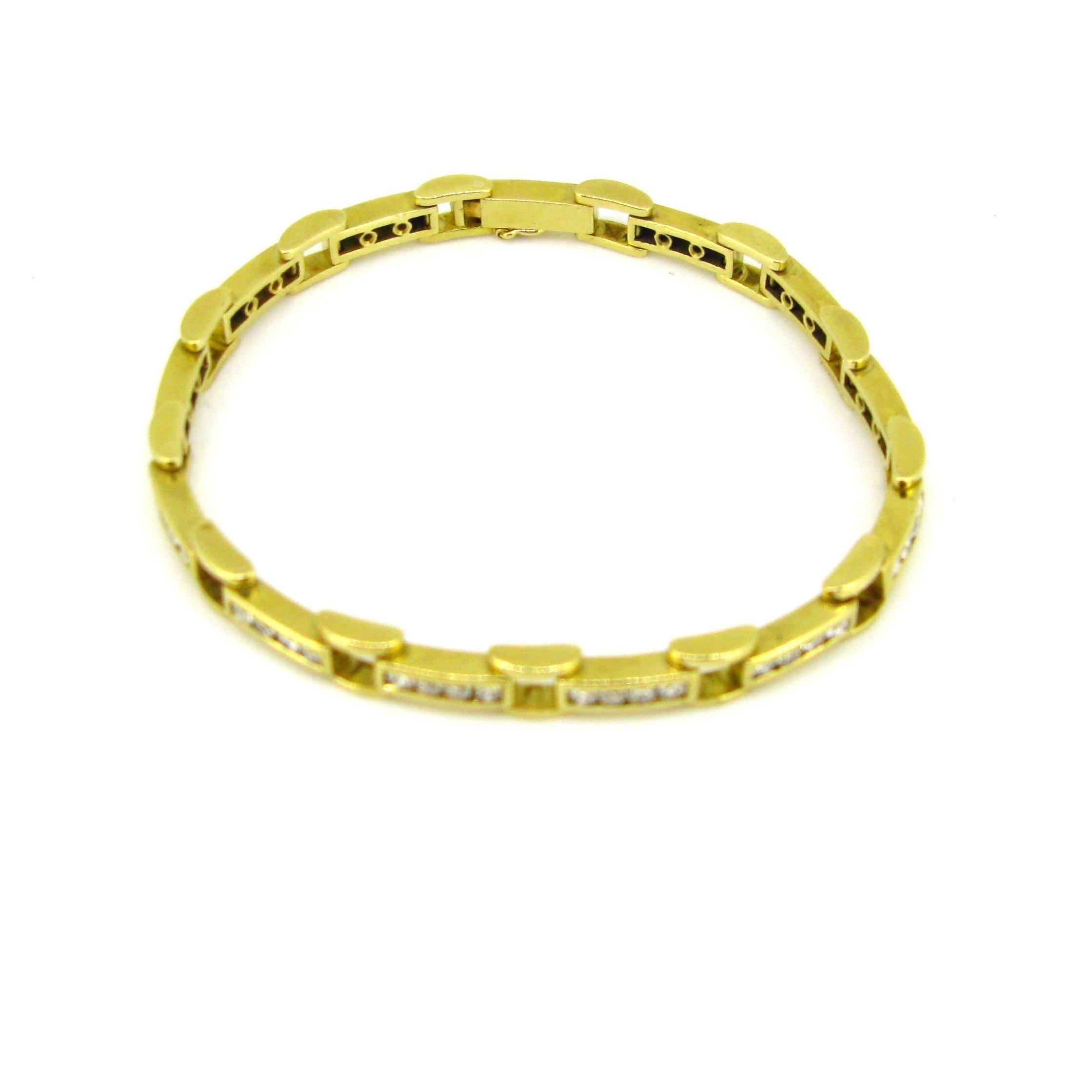 Vintage 2.60 Carat Diamonds Tennis Bracelet, 18 Karat Yellow Gold, France In Good Condition In London, GB