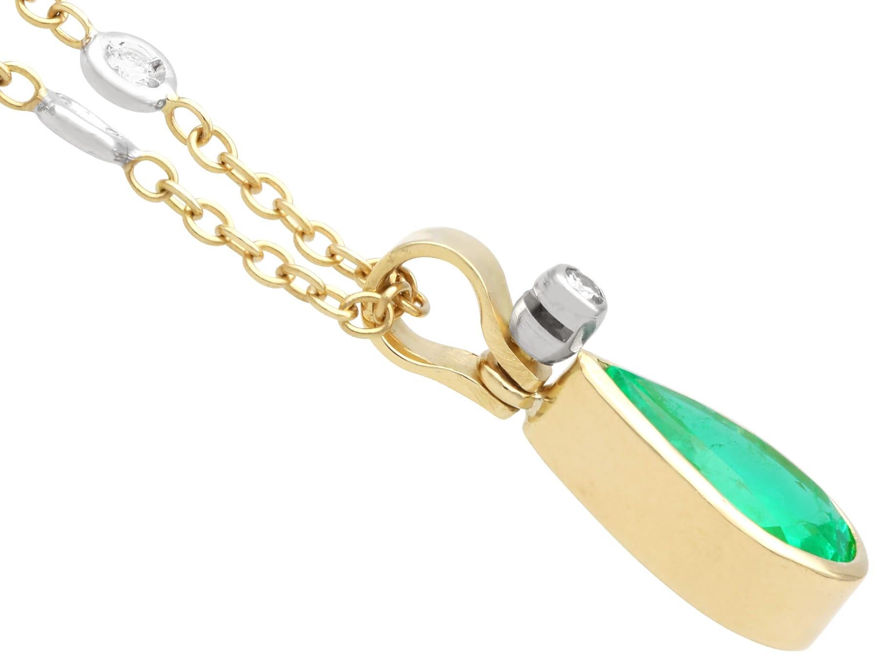 Women's or Men's Vintage 2.60 Carat Emerald and 0.69 Carat Diamond, 18k Yellow Gold Pendant For Sale