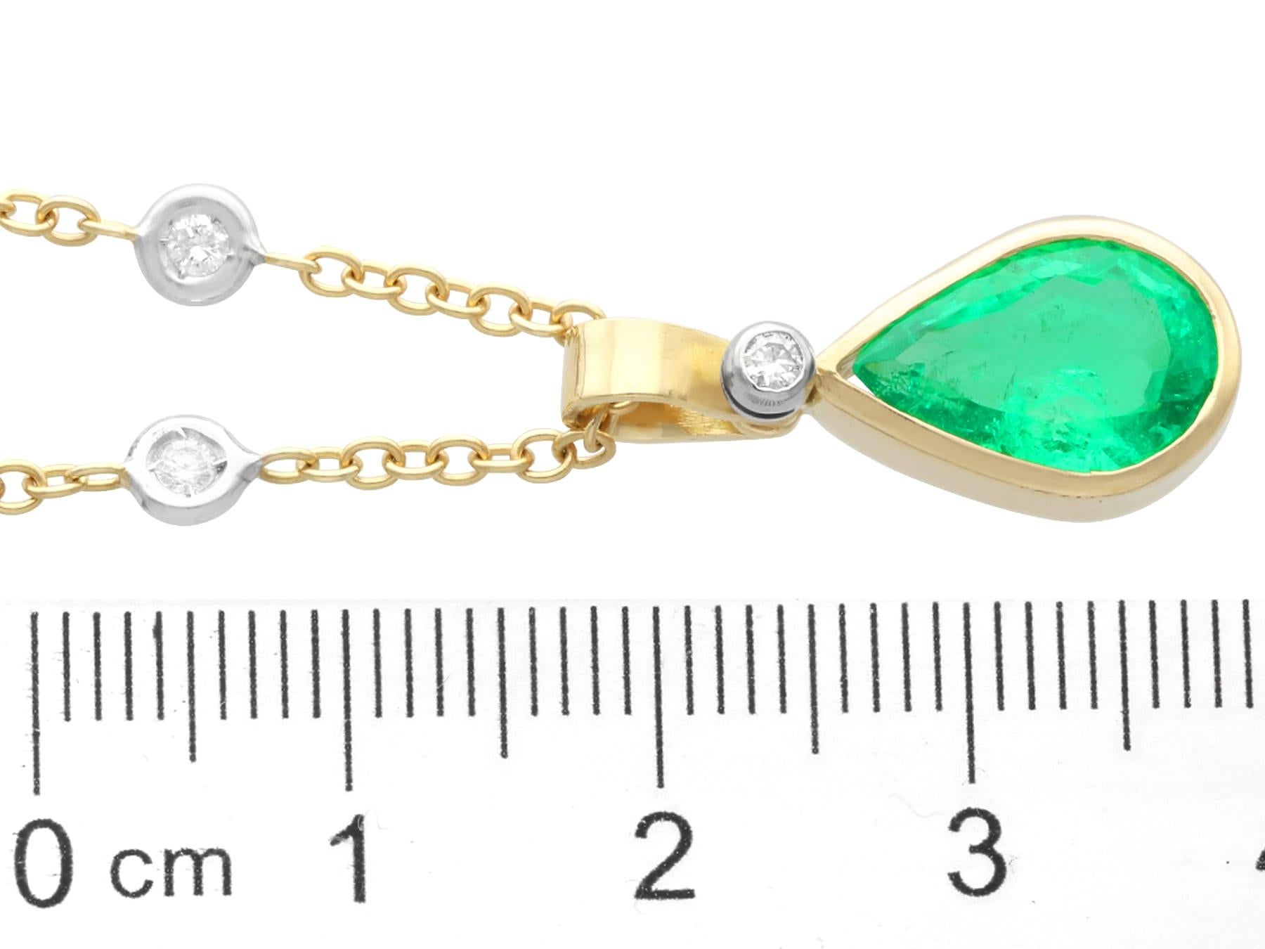 Vintage 2.60 Carat Emerald and 0.69 Carat Diamond, 18k Yellow Gold Pendant For Sale 2