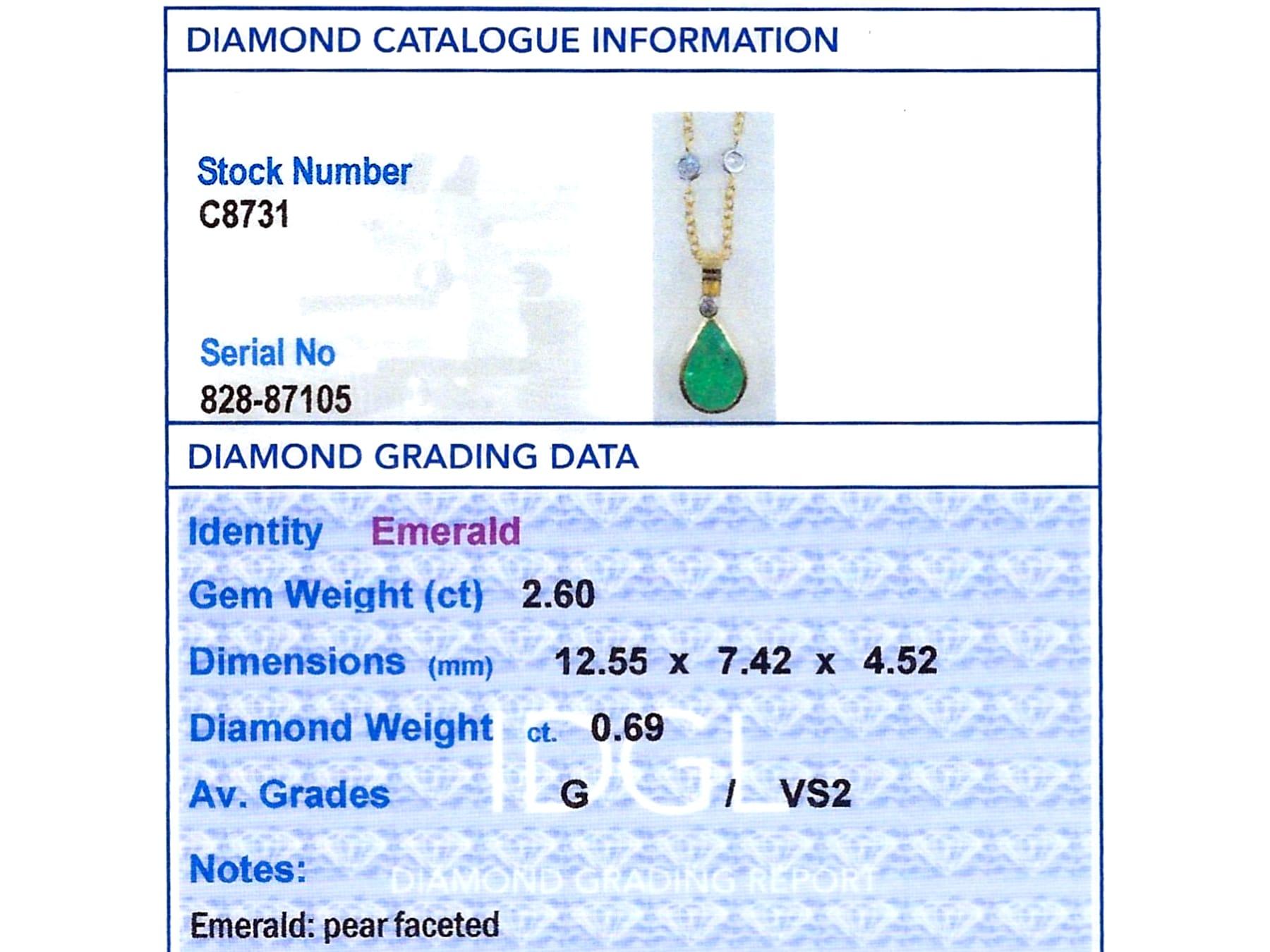 Vintage 2.60 Carat Emerald and 0.69 Carat Diamond, 18k Yellow Gold Pendant For Sale 3