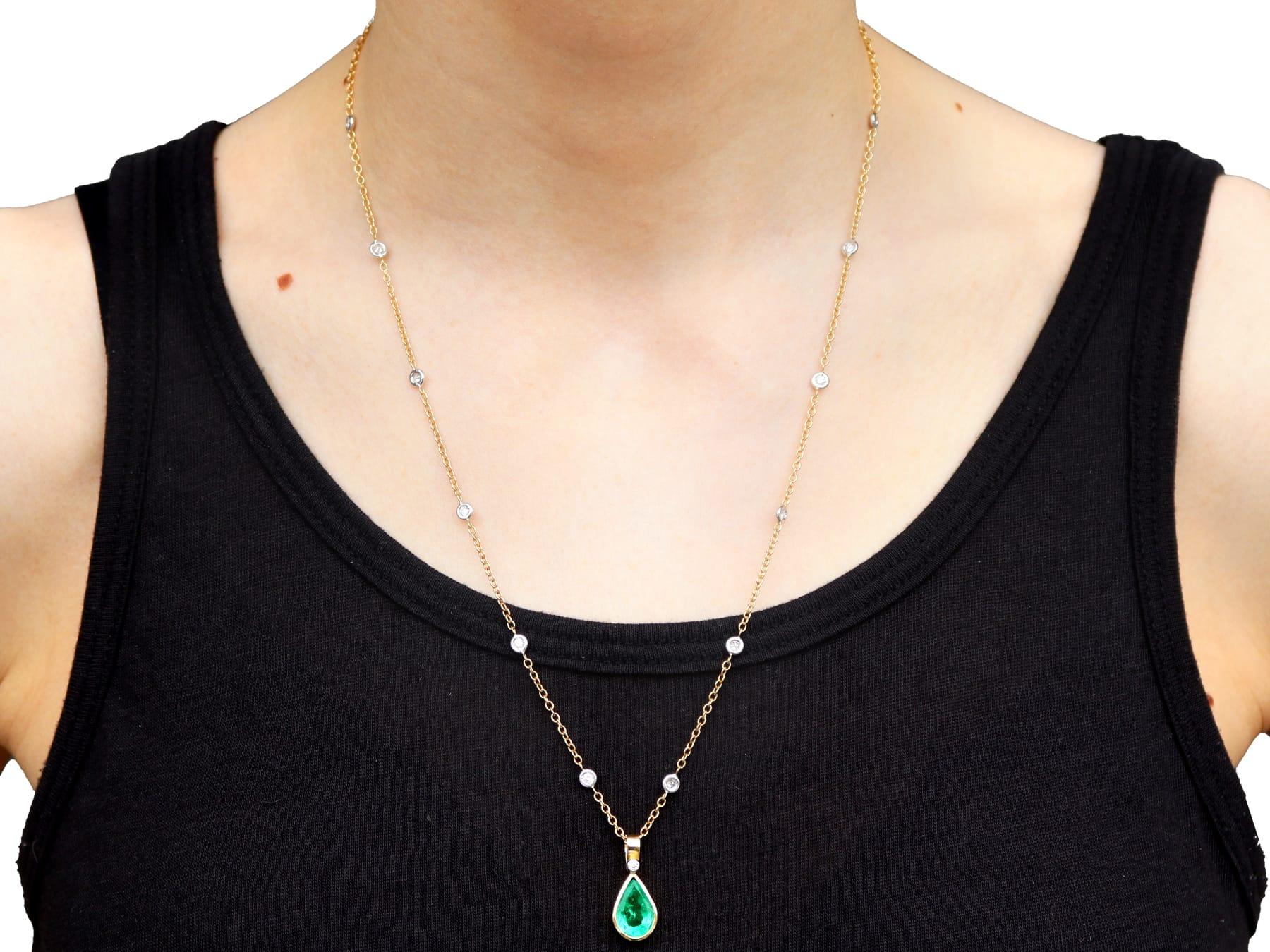 Vintage 2.60 Carat Emerald and 0.69 Carat Diamond, 18k Yellow Gold Pendant For Sale 4